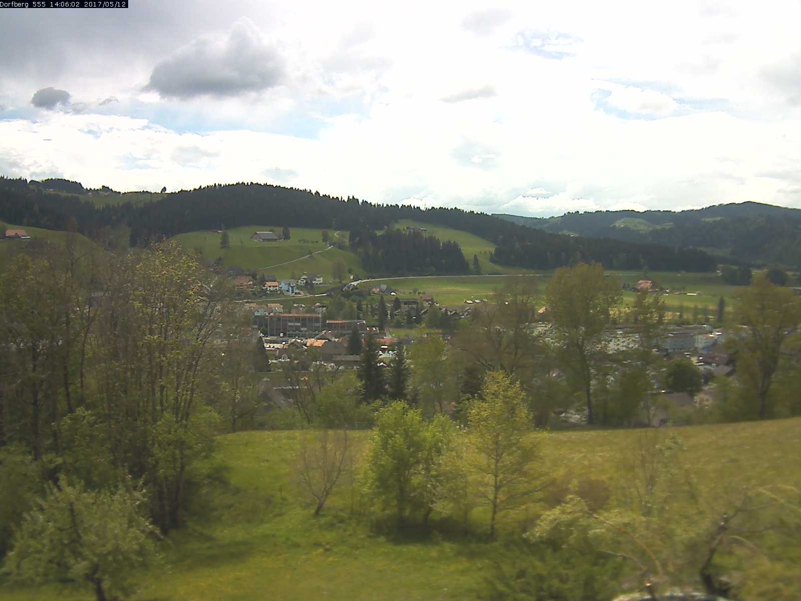 Webcam-Bild: Aussicht vom Dorfberg in Langnau 20170512-140601