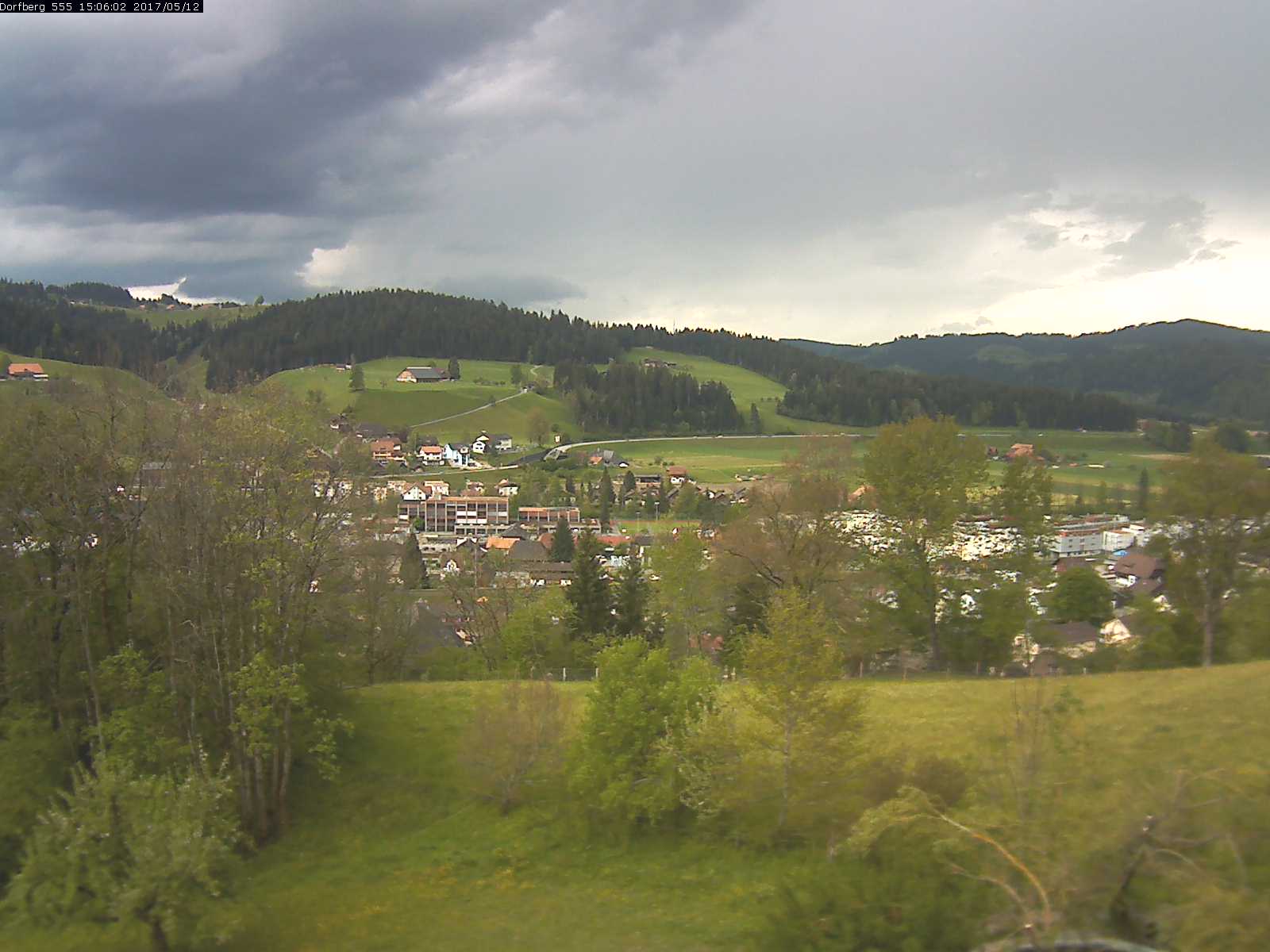 Webcam-Bild: Aussicht vom Dorfberg in Langnau 20170512-150601