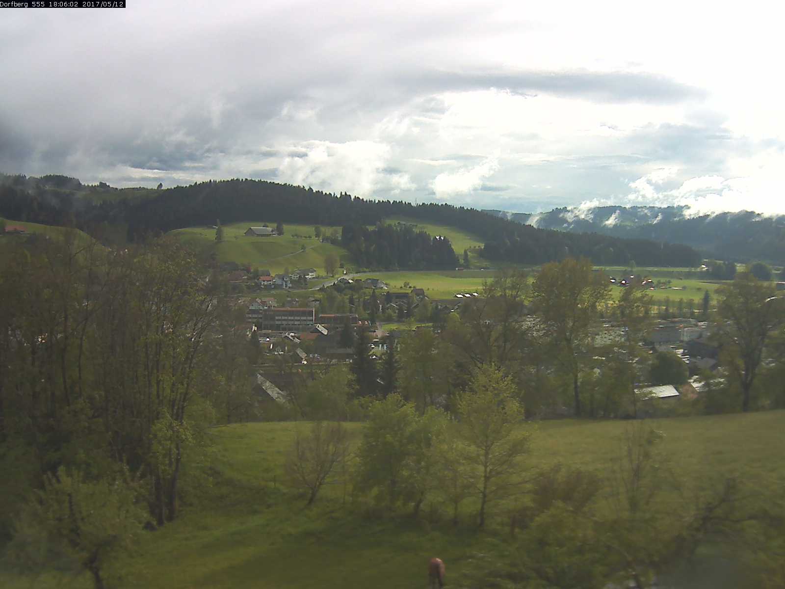 Webcam-Bild: Aussicht vom Dorfberg in Langnau 20170512-180601