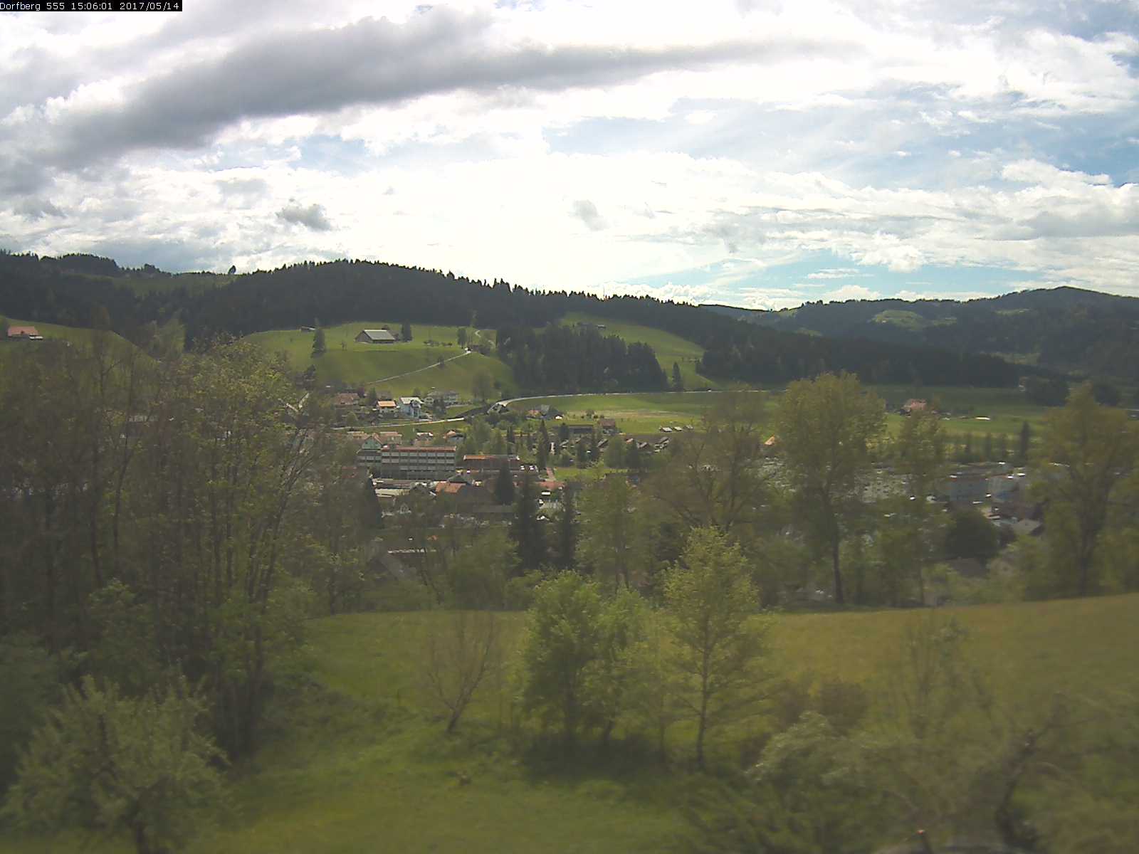 Webcam-Bild: Aussicht vom Dorfberg in Langnau 20170514-150601