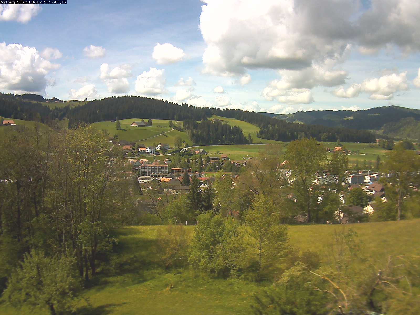 Webcam-Bild: Aussicht vom Dorfberg in Langnau 20170515-110601