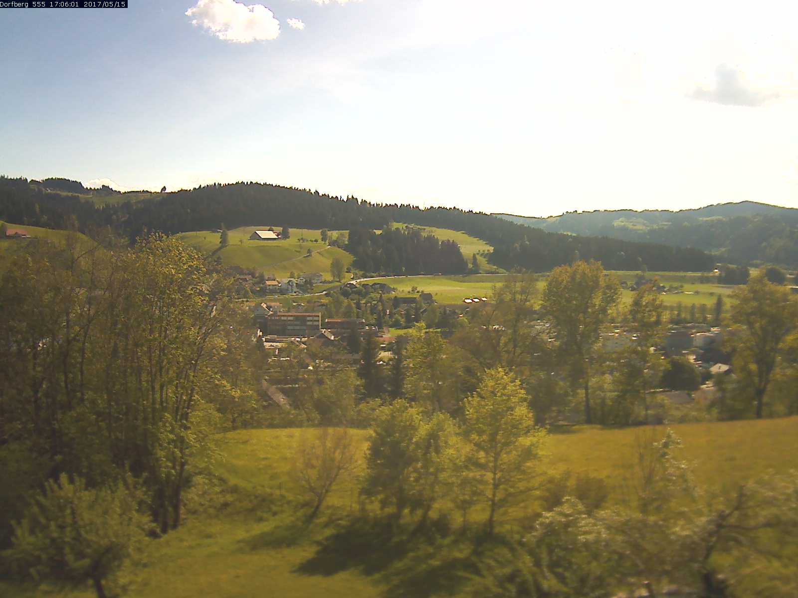 Webcam-Bild: Aussicht vom Dorfberg in Langnau 20170515-170601