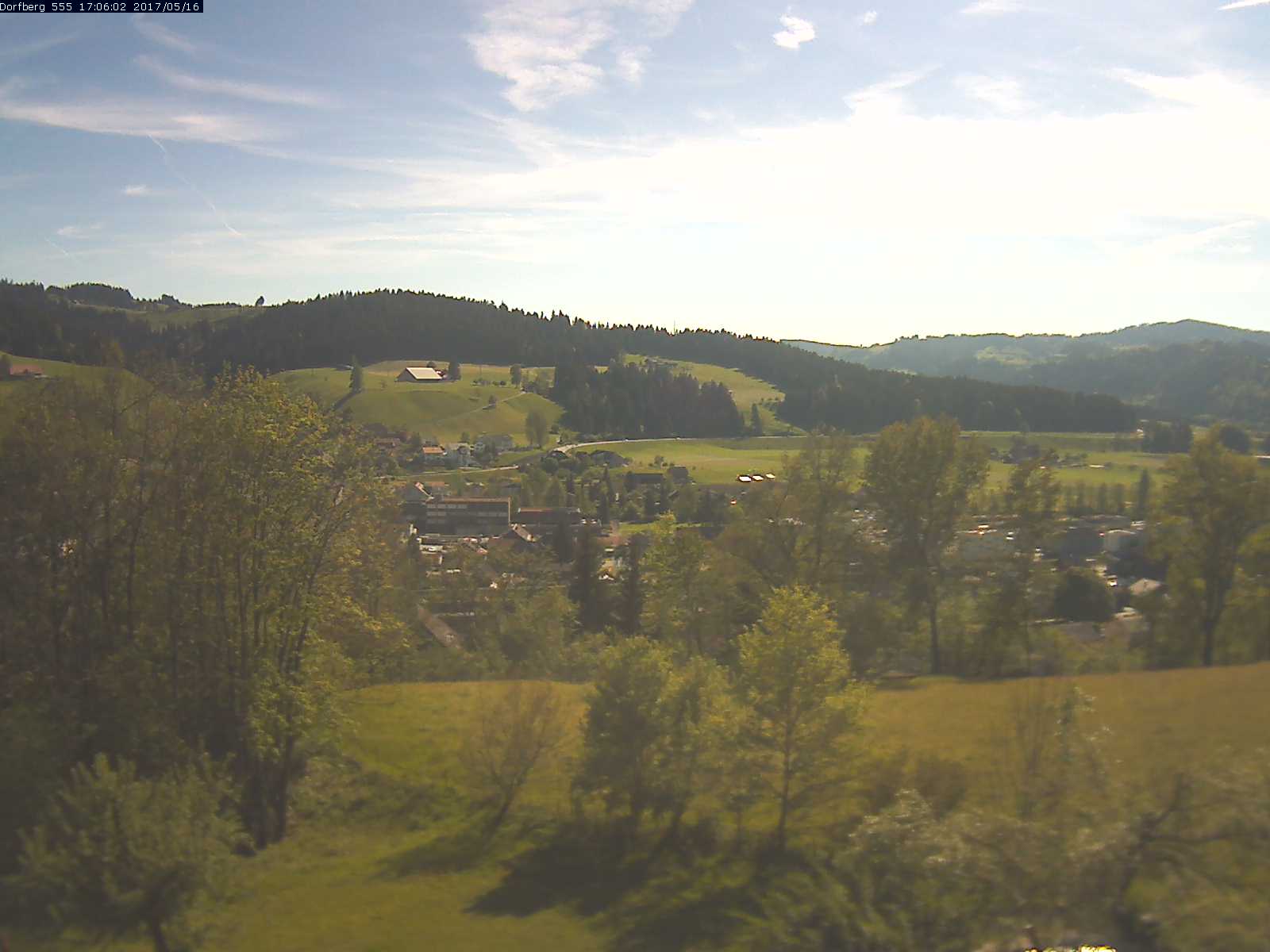 Webcam-Bild: Aussicht vom Dorfberg in Langnau 20170516-170601