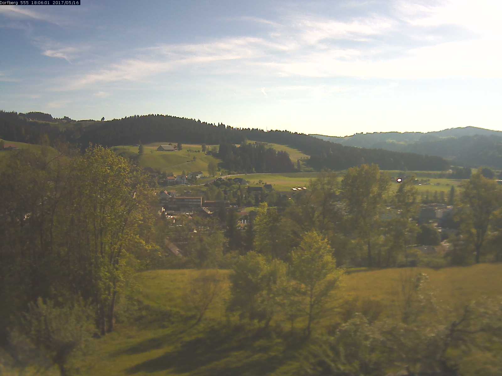 Webcam-Bild: Aussicht vom Dorfberg in Langnau 20170516-180601