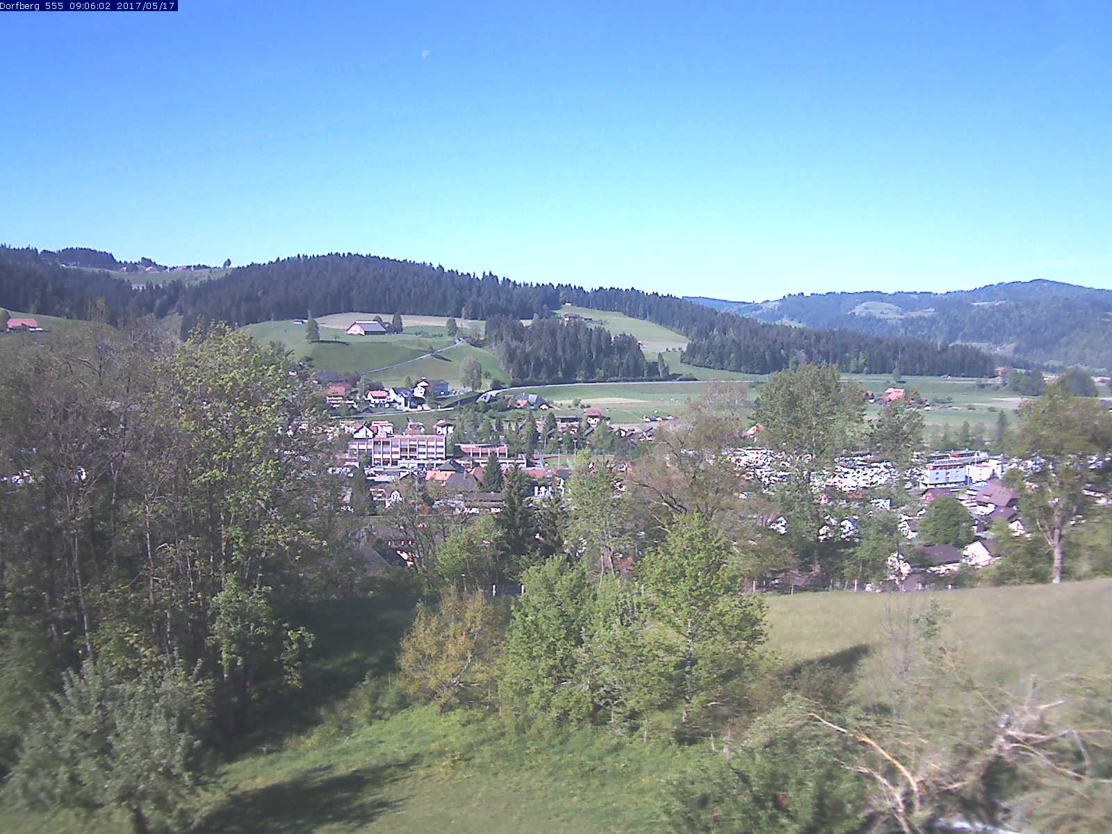 Webcam-Bild: Aussicht vom Dorfberg in Langnau 20170517-090601