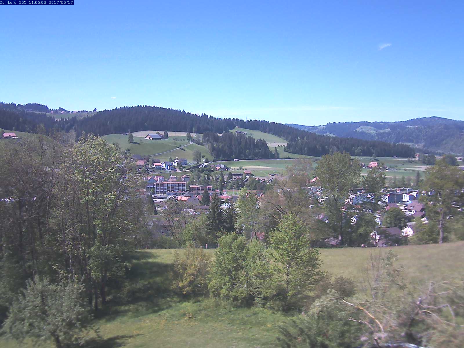 Webcam-Bild: Aussicht vom Dorfberg in Langnau 20170517-110601