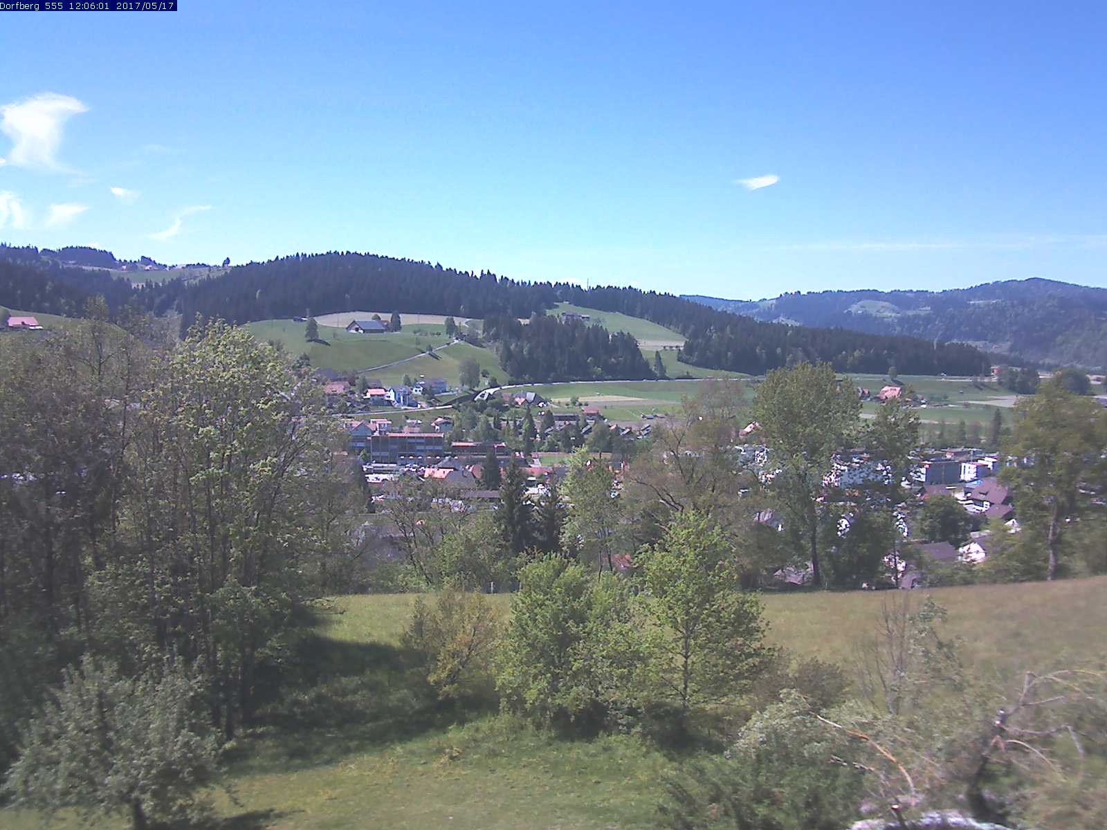 Webcam-Bild: Aussicht vom Dorfberg in Langnau 20170517-120601