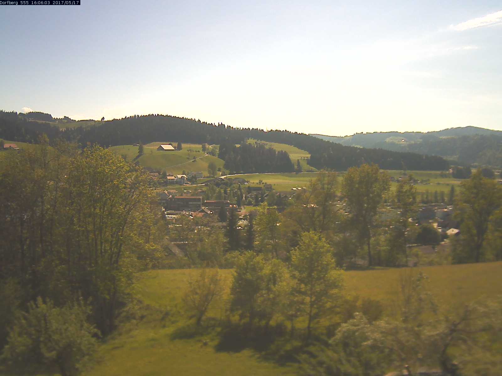 Webcam-Bild: Aussicht vom Dorfberg in Langnau 20170517-160601