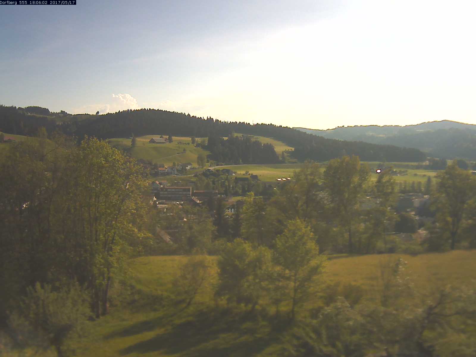 Webcam-Bild: Aussicht vom Dorfberg in Langnau 20170517-180601