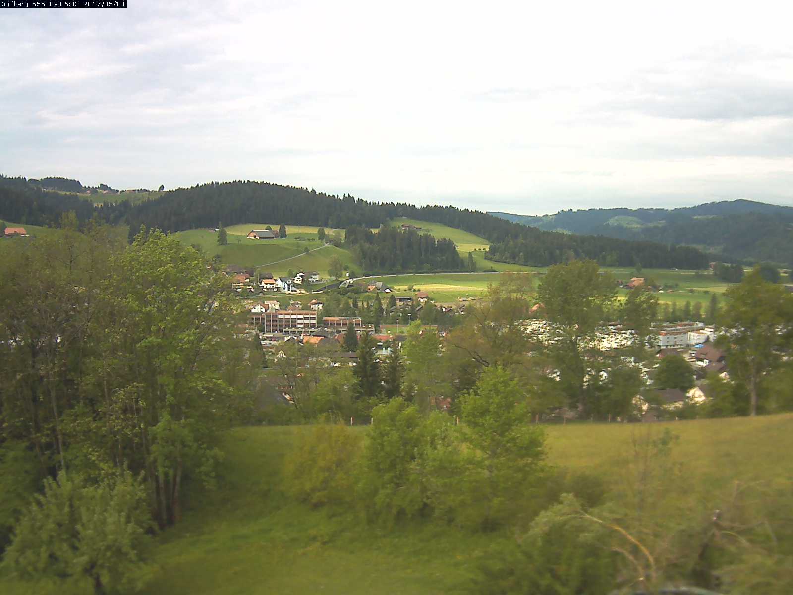 Webcam-Bild: Aussicht vom Dorfberg in Langnau 20170518-090601