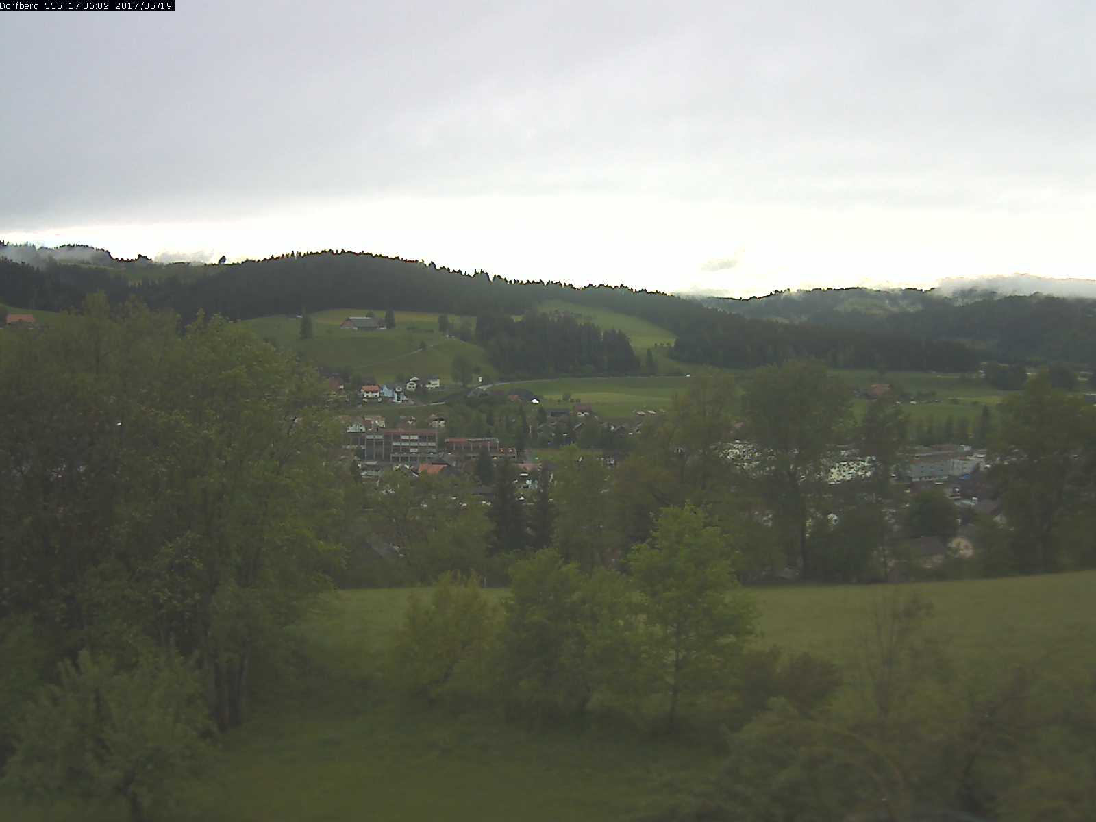 Webcam-Bild: Aussicht vom Dorfberg in Langnau 20170519-170601