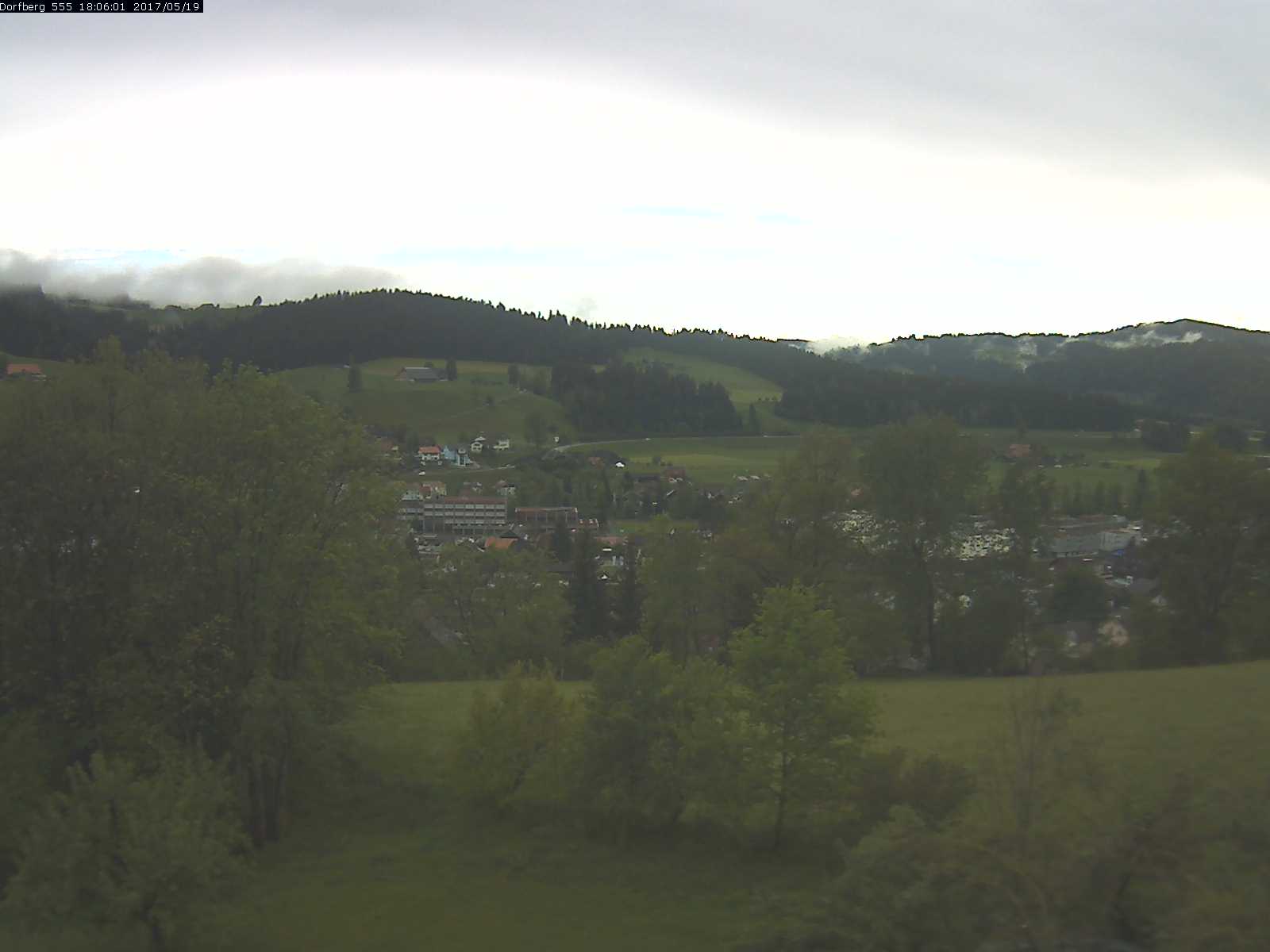 Webcam-Bild: Aussicht vom Dorfberg in Langnau 20170519-180601