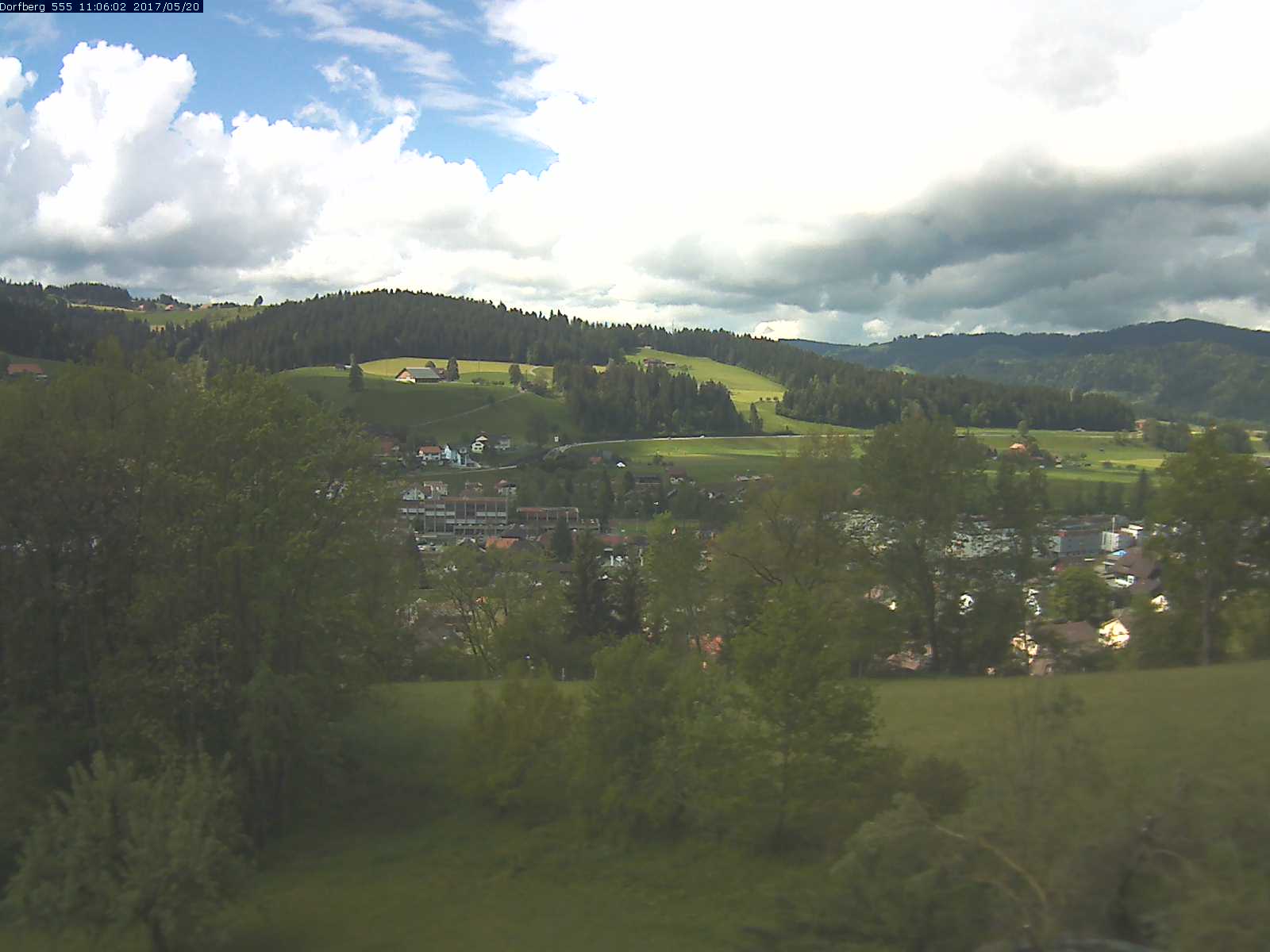 Webcam-Bild: Aussicht vom Dorfberg in Langnau 20170520-110601