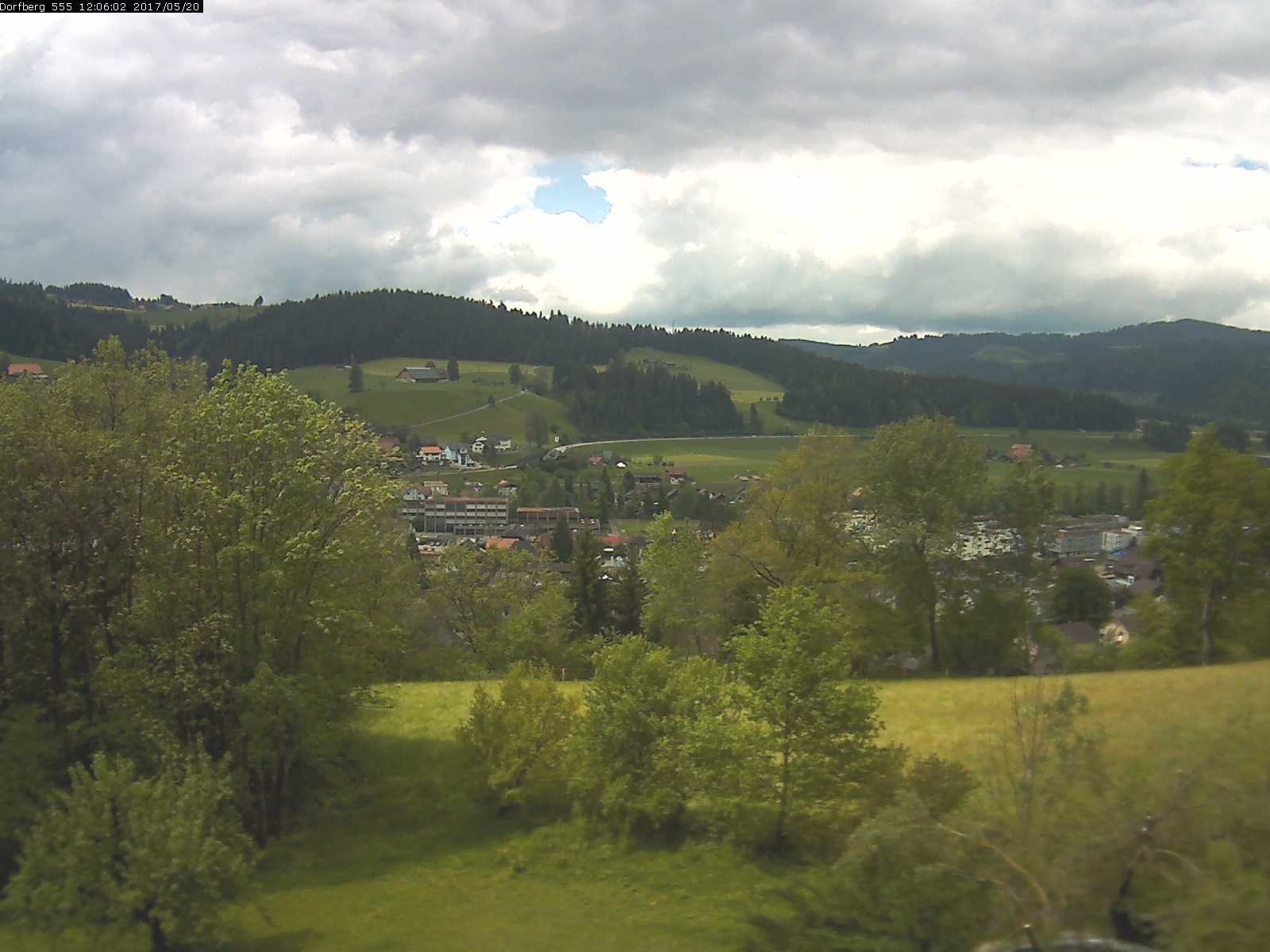 Webcam-Bild: Aussicht vom Dorfberg in Langnau 20170520-120601