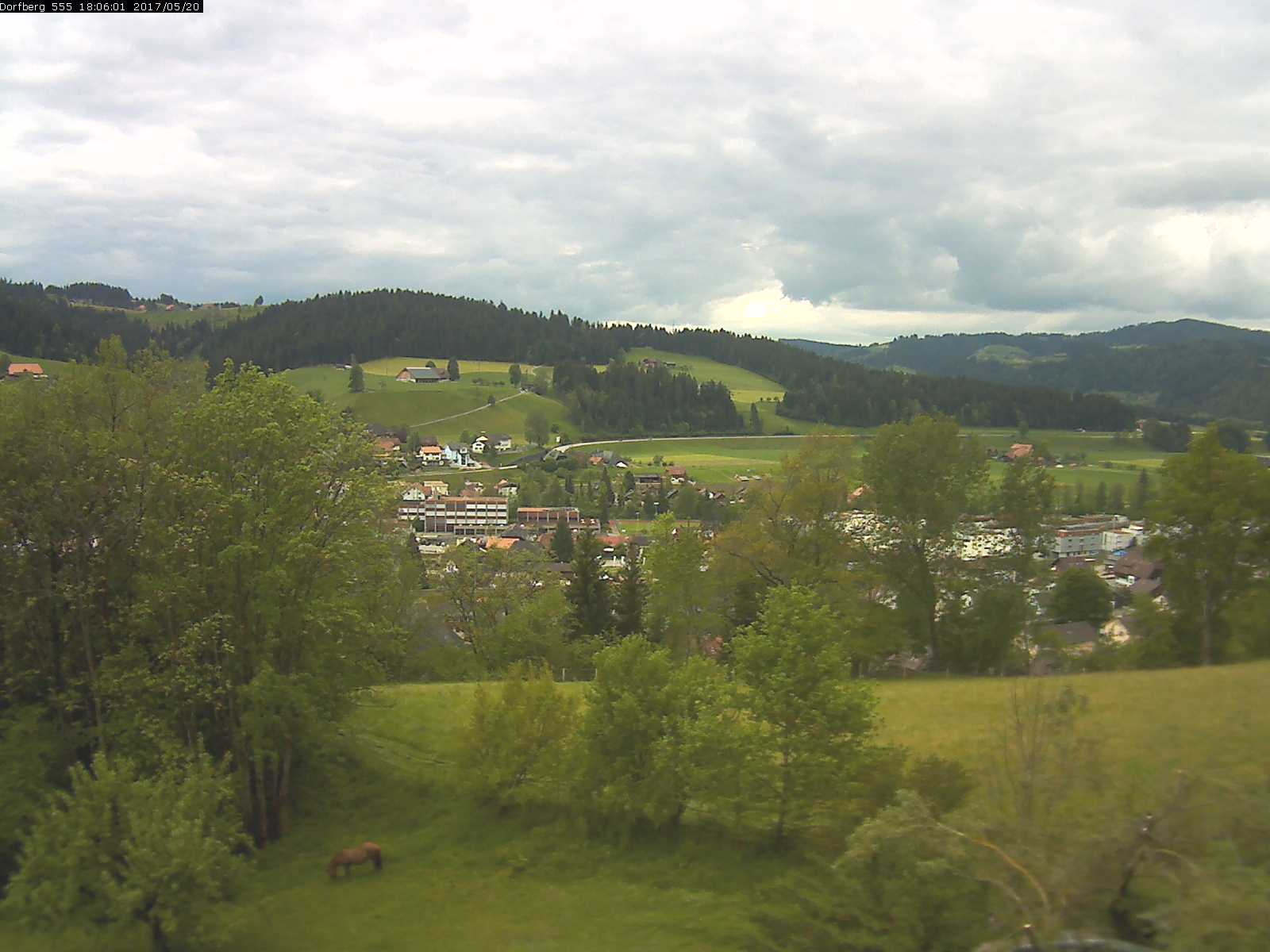 Webcam-Bild: Aussicht vom Dorfberg in Langnau 20170520-180601
