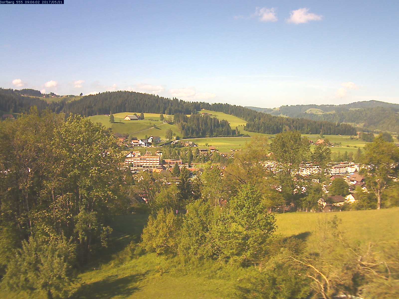 Webcam-Bild: Aussicht vom Dorfberg in Langnau 20170521-090601