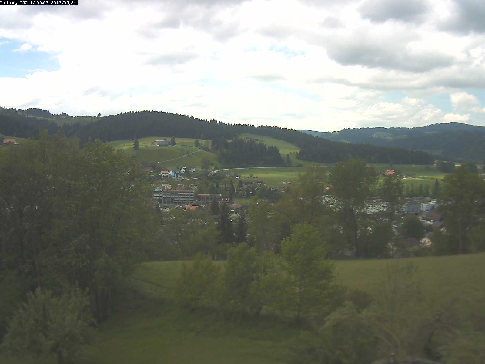 Webcam-Bild: Aussicht vom Dorfberg in Langnau 20170521-120601