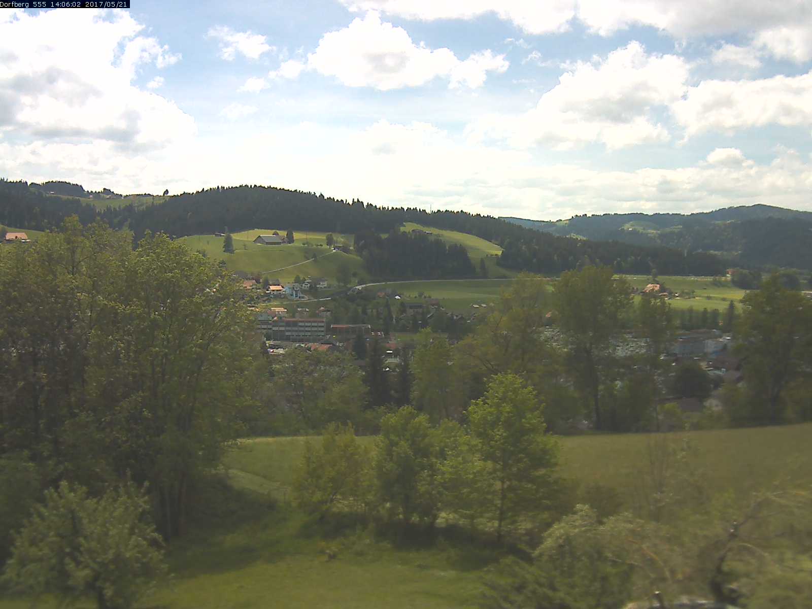 Webcam-Bild: Aussicht vom Dorfberg in Langnau 20170521-140601