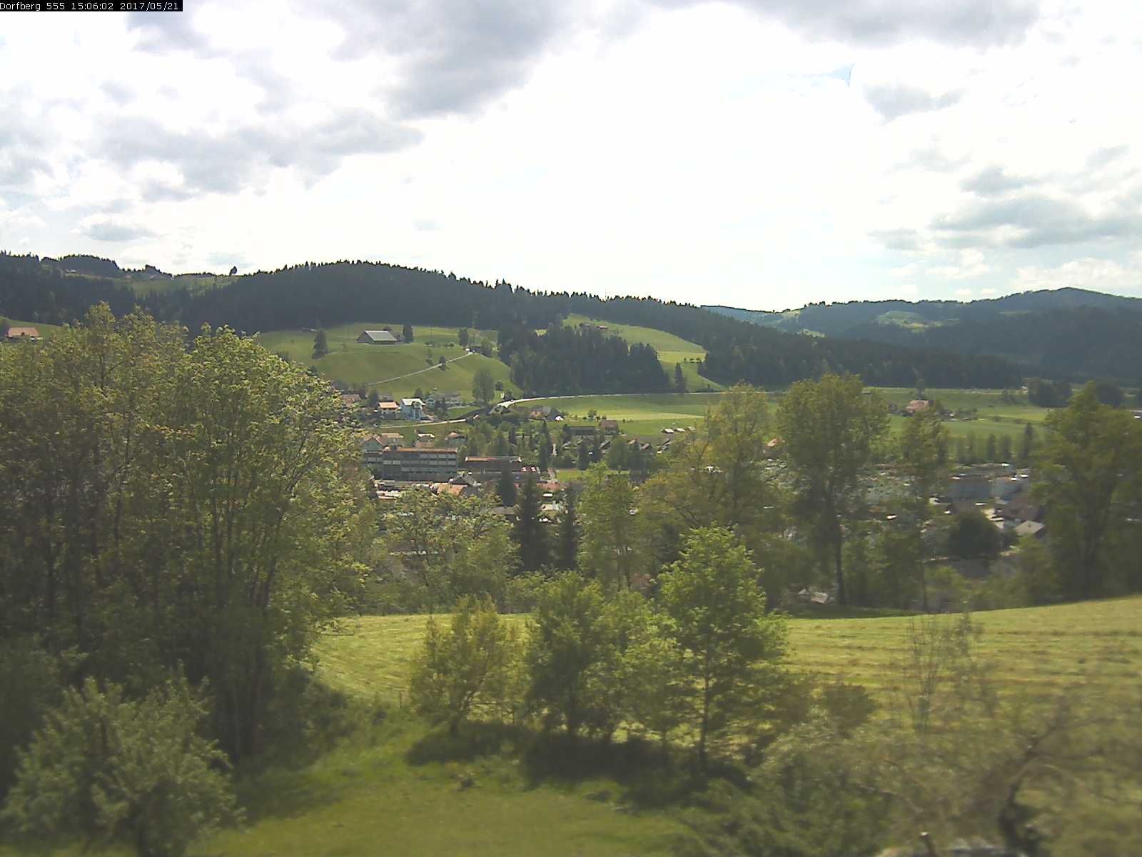 Webcam-Bild: Aussicht vom Dorfberg in Langnau 20170521-150602