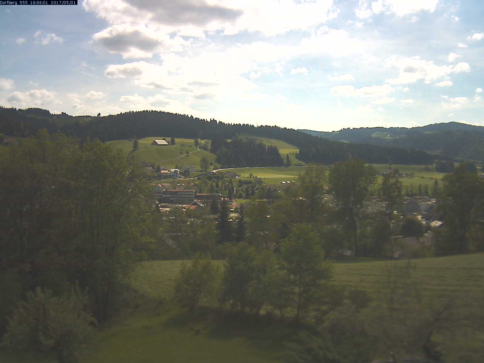 Webcam-Bild: Aussicht vom Dorfberg in Langnau 20170521-160601