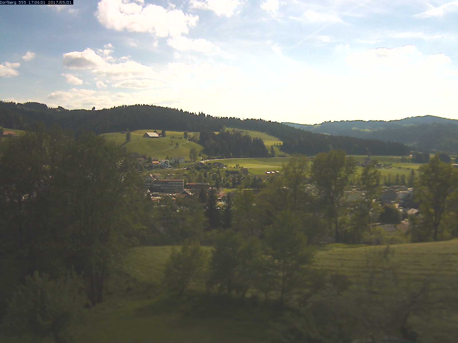 Webcam-Bild: Aussicht vom Dorfberg in Langnau 20170521-170601