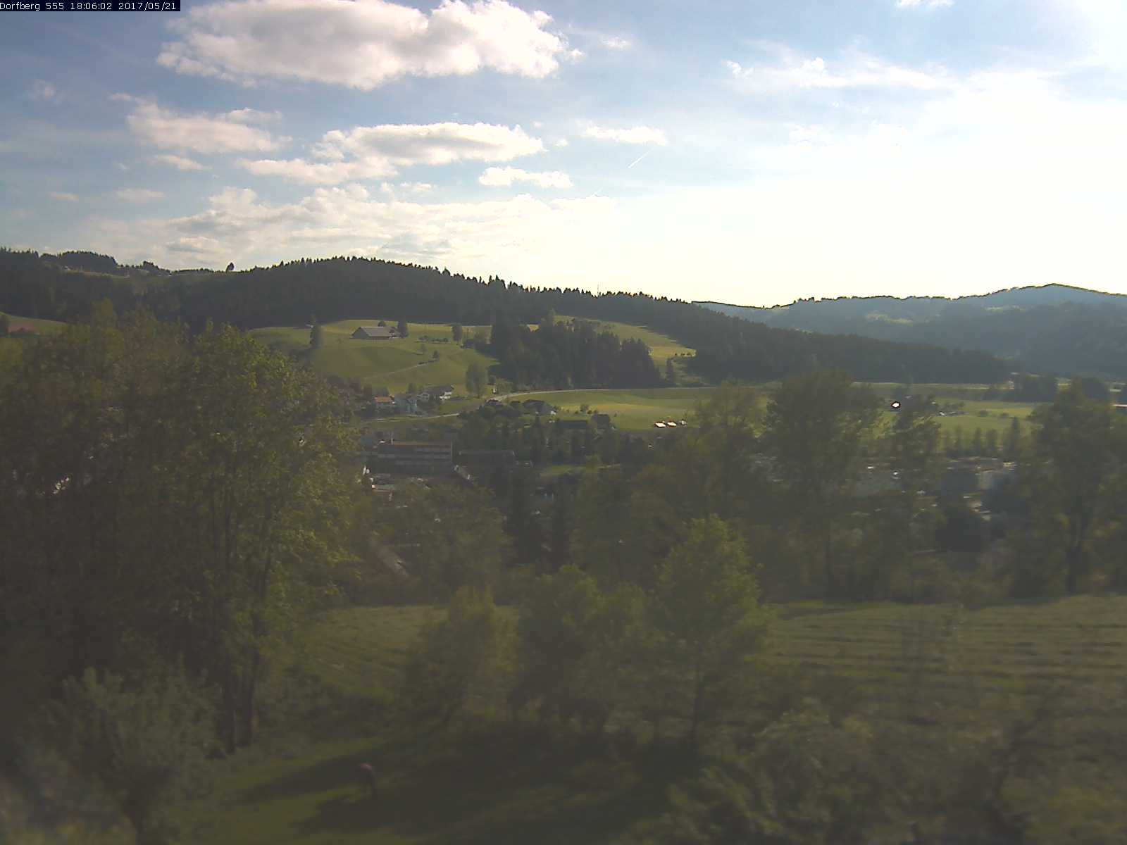 Webcam-Bild: Aussicht vom Dorfberg in Langnau 20170521-180601
