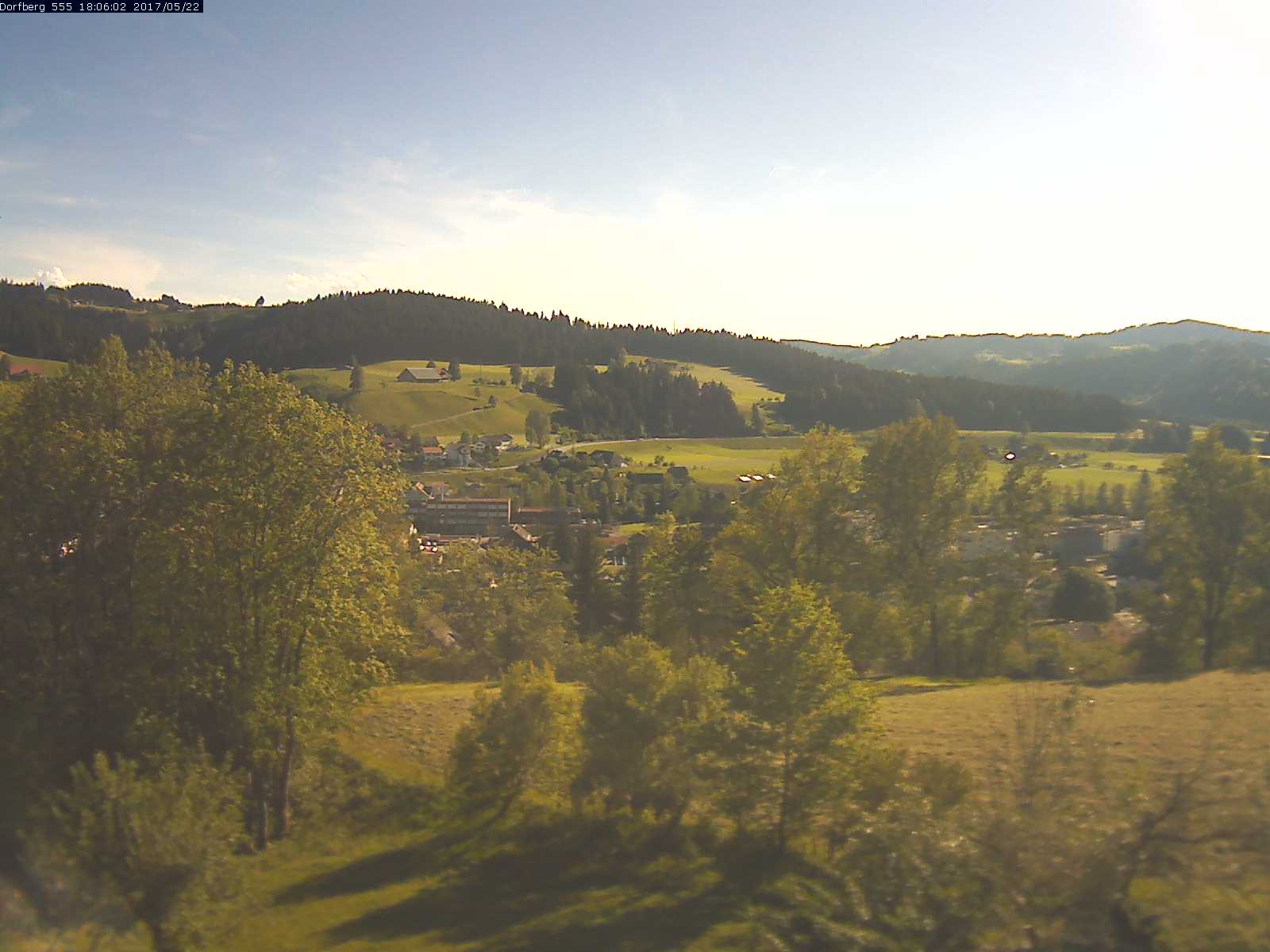 Webcam-Bild: Aussicht vom Dorfberg in Langnau 20170522-180601