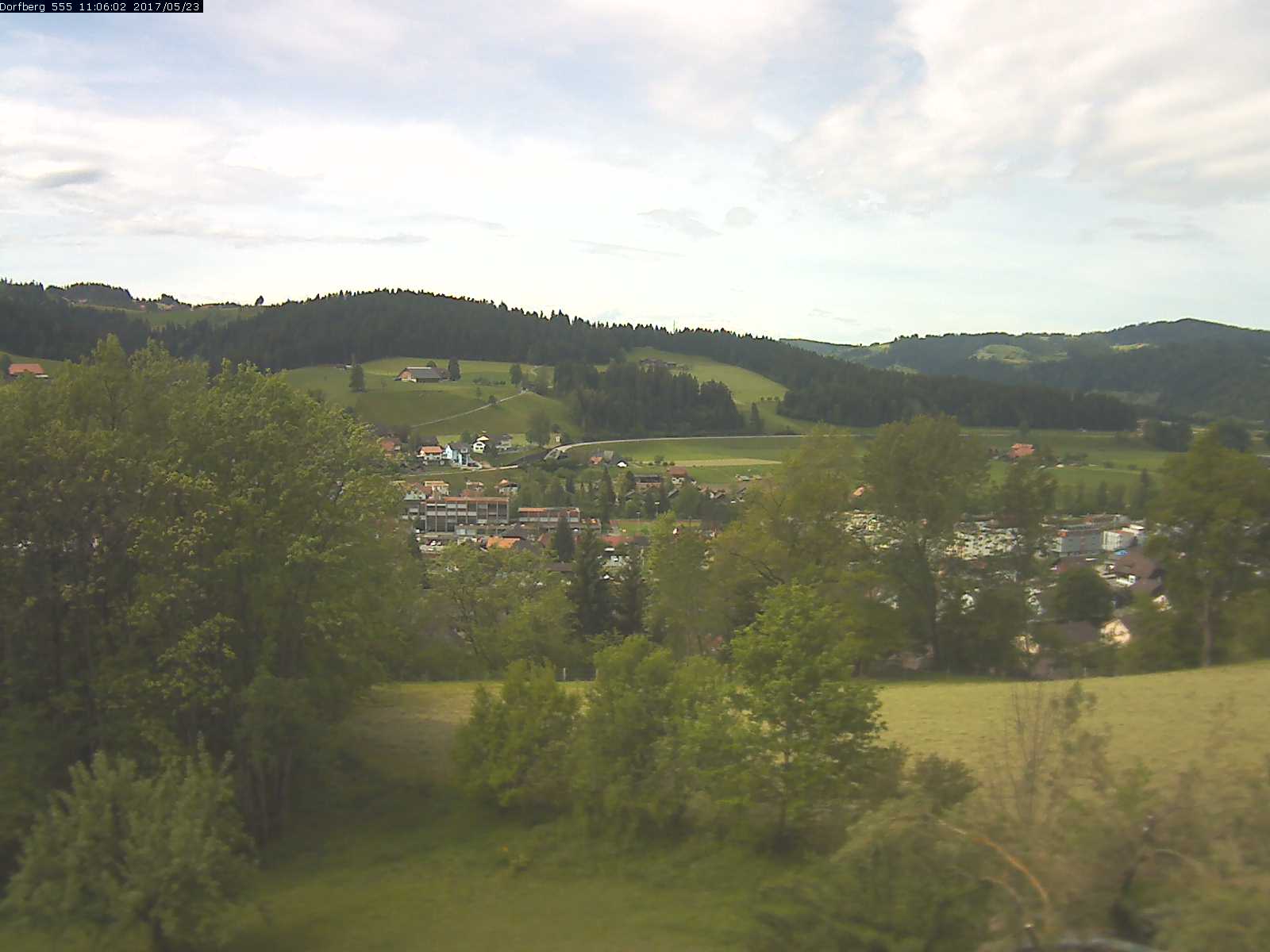 Webcam-Bild: Aussicht vom Dorfberg in Langnau 20170523-110601