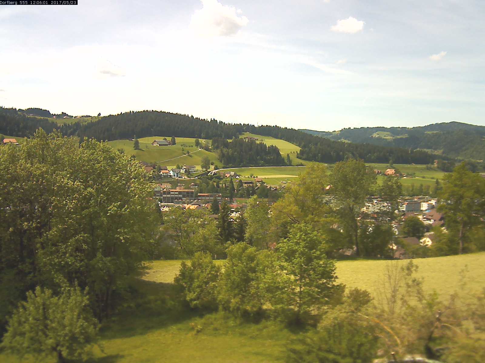 Webcam-Bild: Aussicht vom Dorfberg in Langnau 20170523-120601