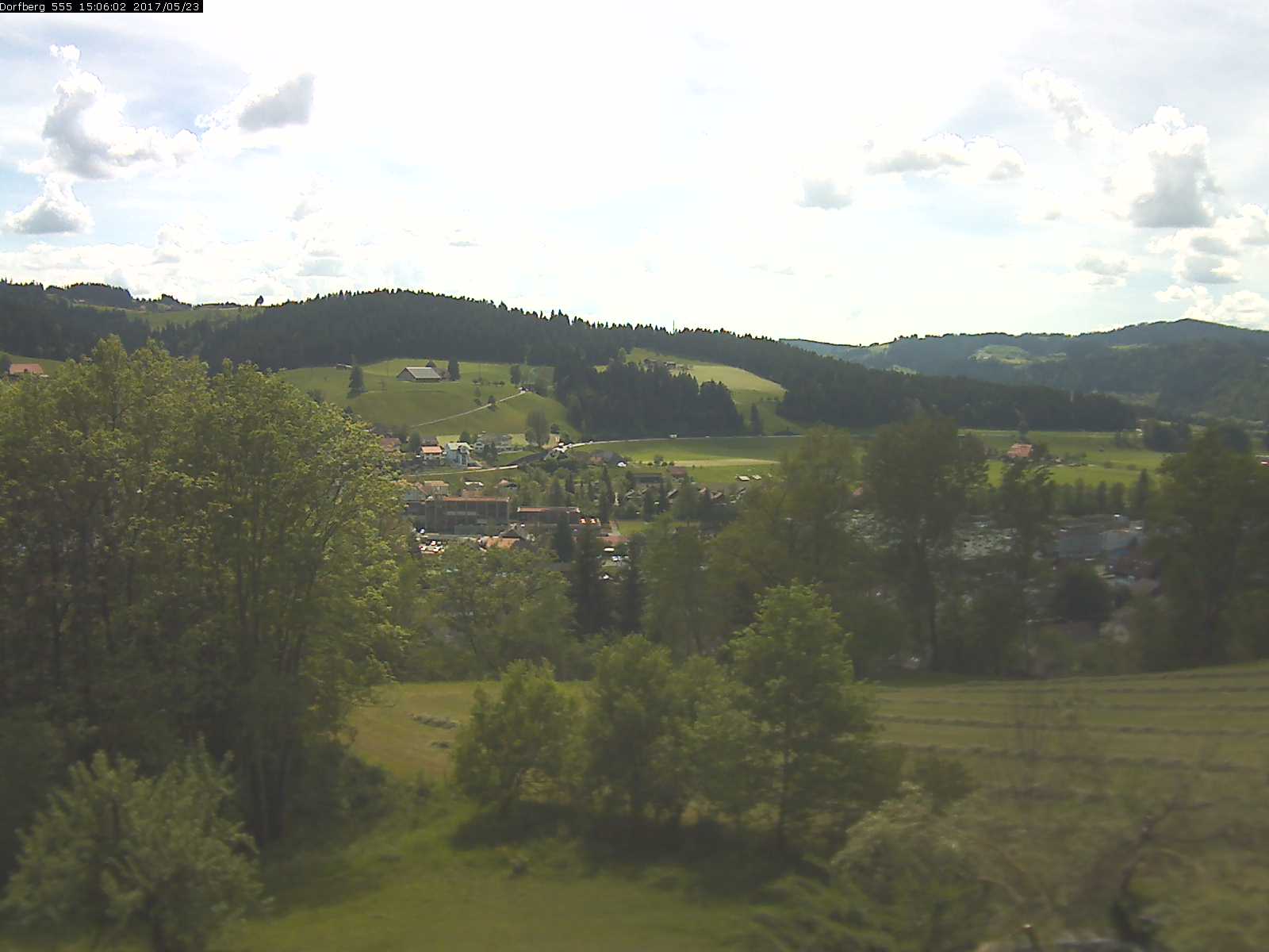 Webcam-Bild: Aussicht vom Dorfberg in Langnau 20170523-150601