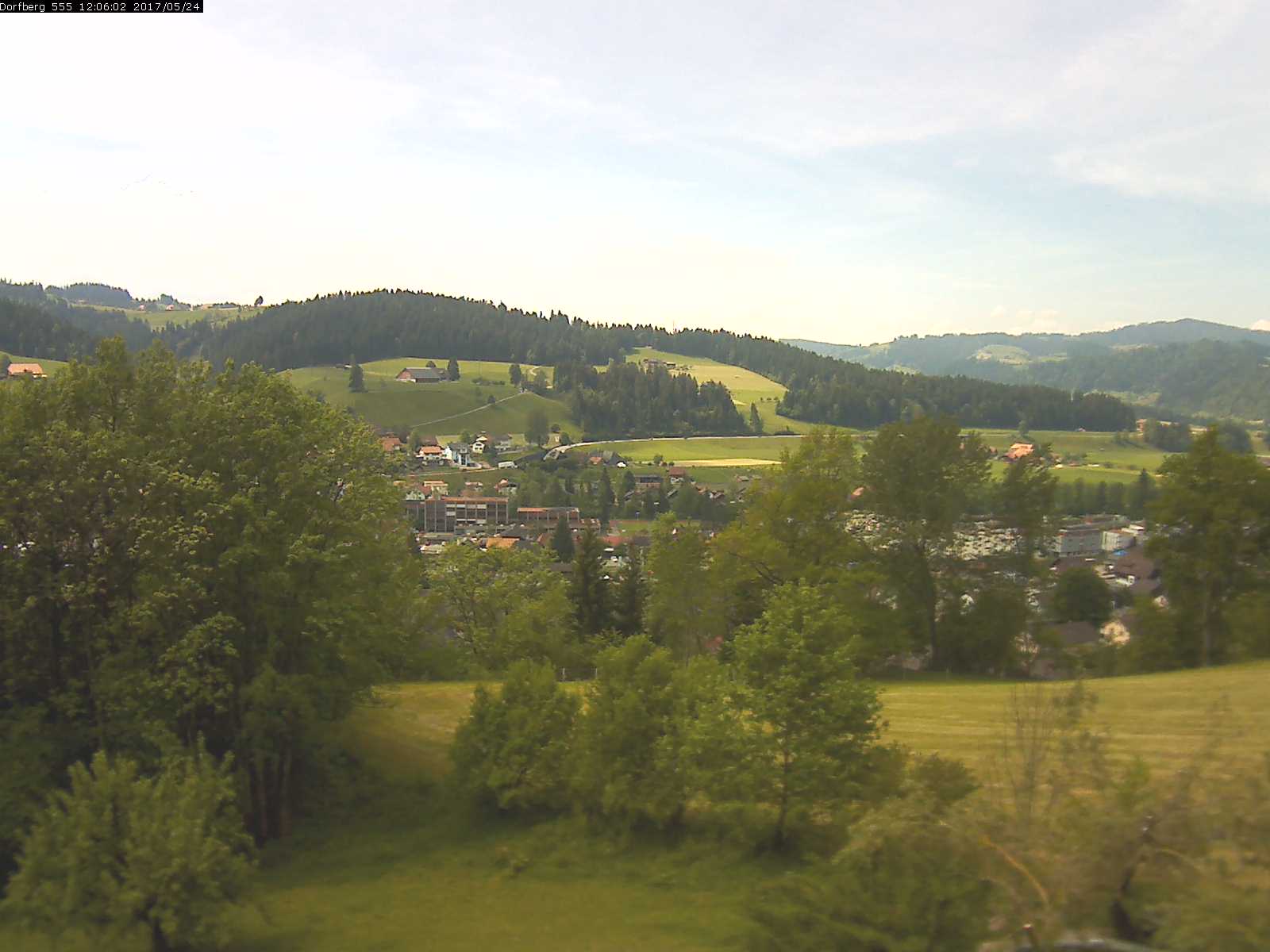 Webcam-Bild: Aussicht vom Dorfberg in Langnau 20170524-120601