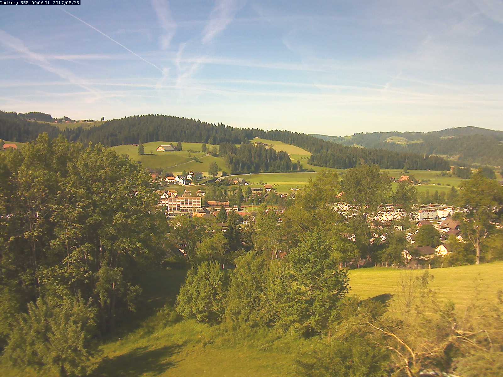 Webcam-Bild: Aussicht vom Dorfberg in Langnau 20170525-090601