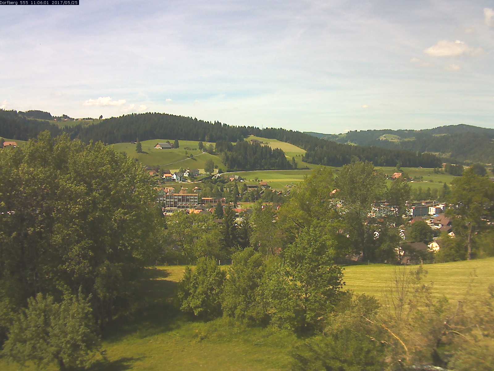 Webcam-Bild: Aussicht vom Dorfberg in Langnau 20170525-110601