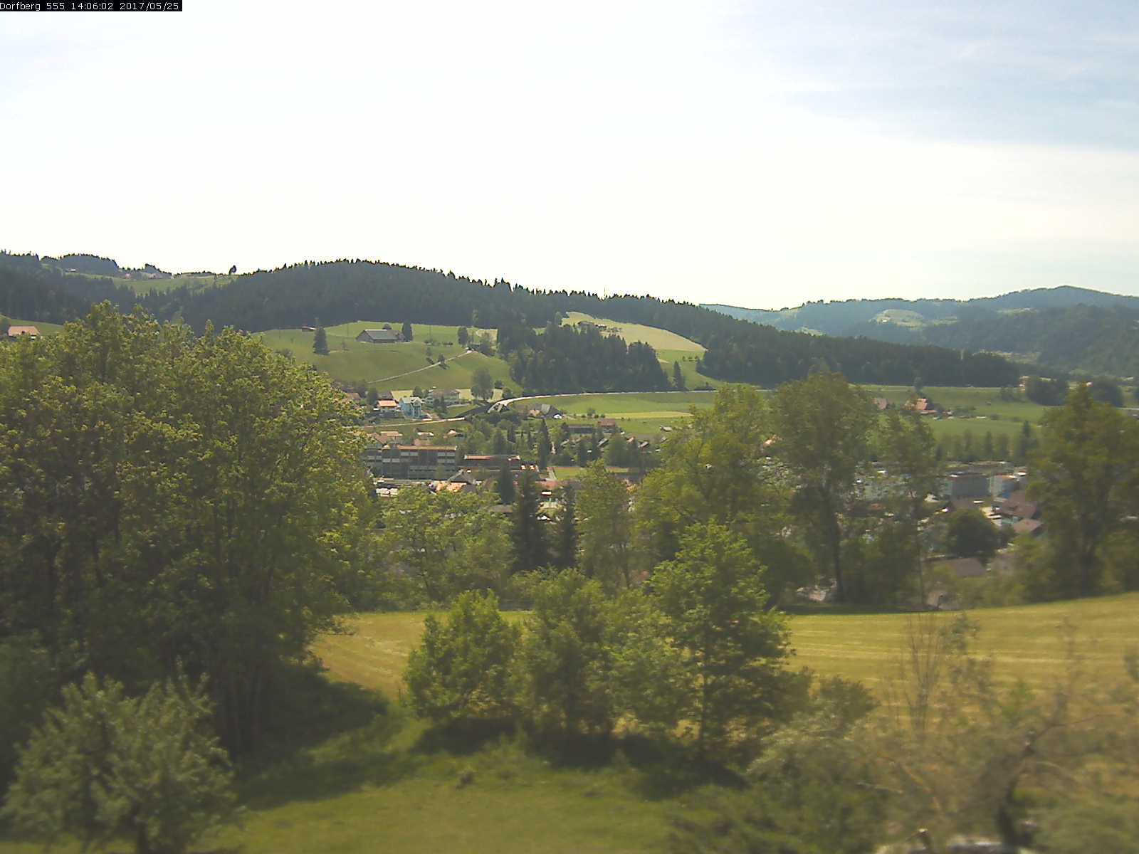 Webcam-Bild: Aussicht vom Dorfberg in Langnau 20170525-140601