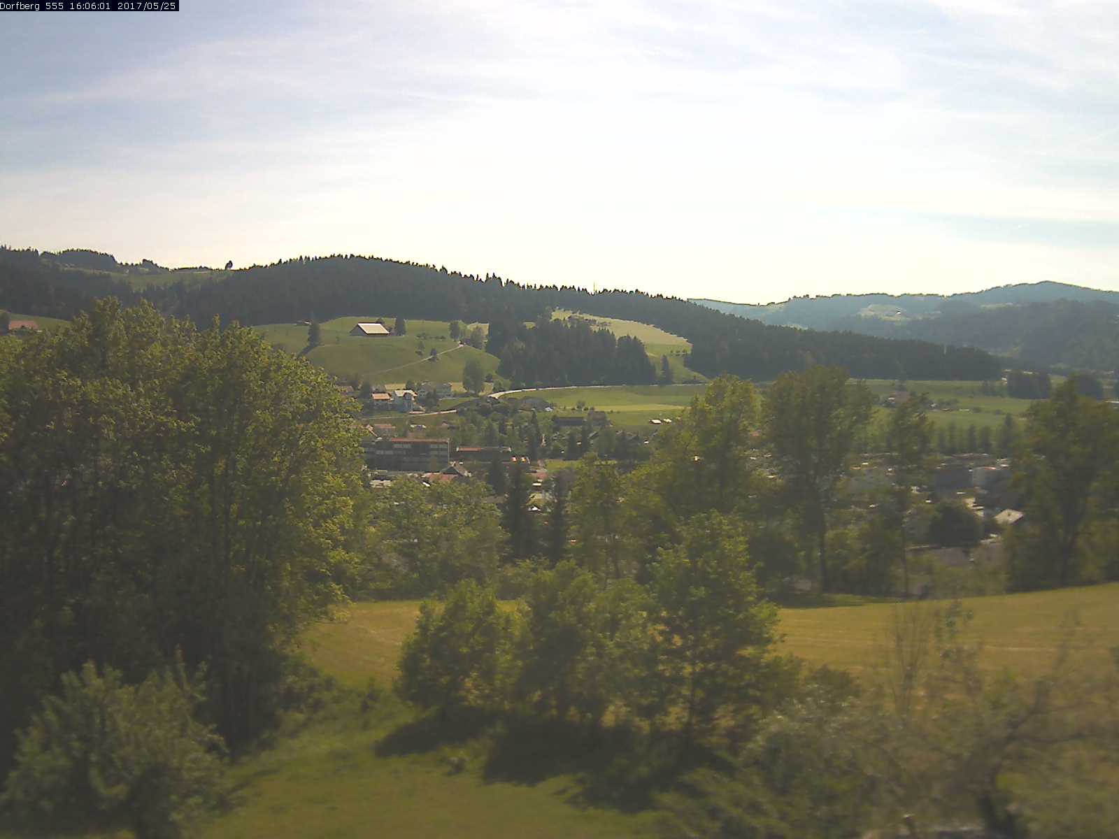 Webcam-Bild: Aussicht vom Dorfberg in Langnau 20170525-160601