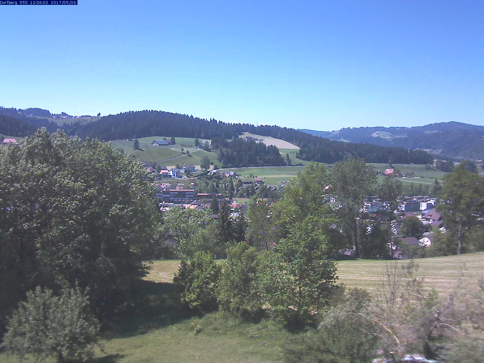 Webcam-Bild: Aussicht vom Dorfberg in Langnau 20170526-120601