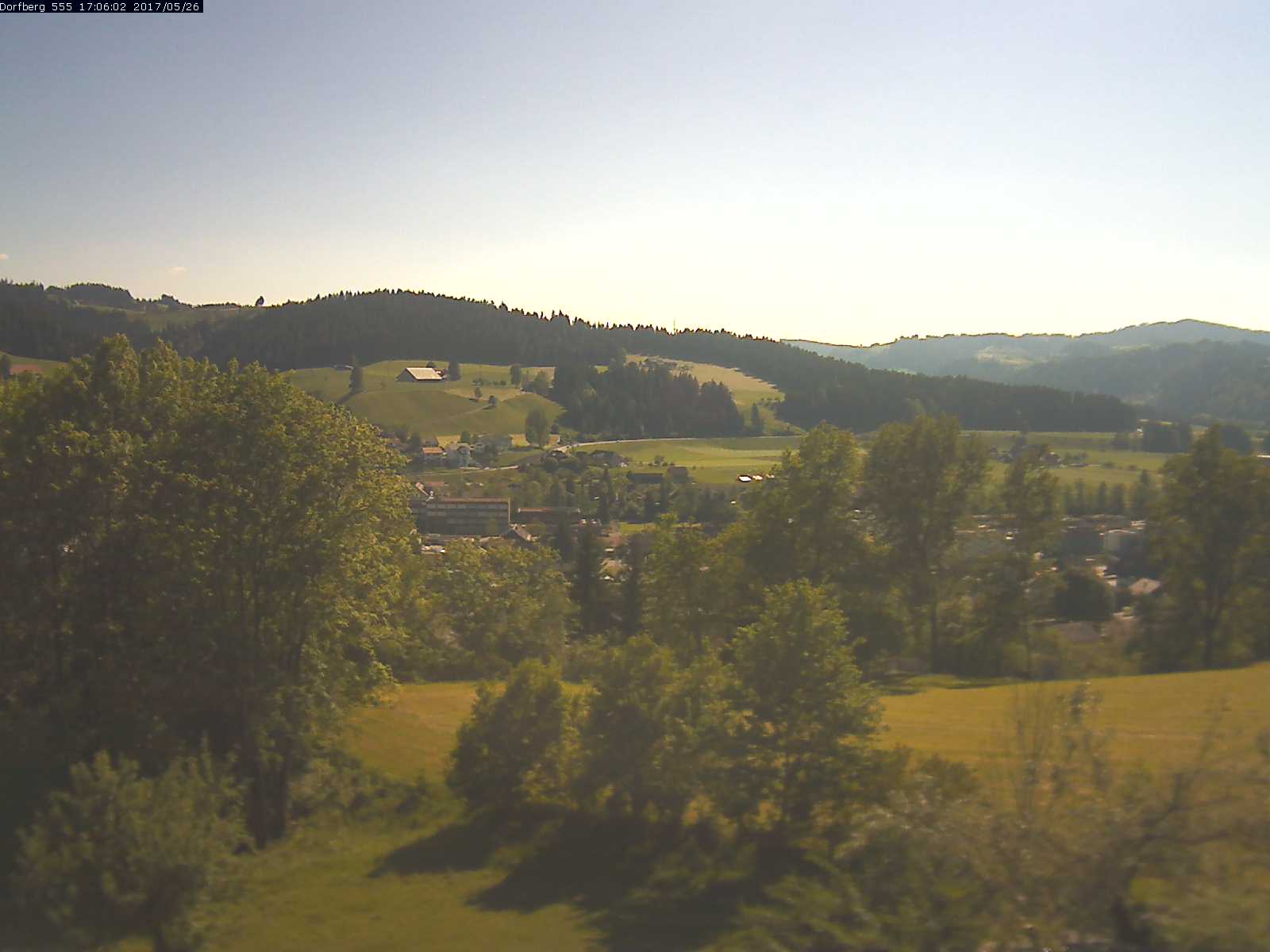 Webcam-Bild: Aussicht vom Dorfberg in Langnau 20170526-170601