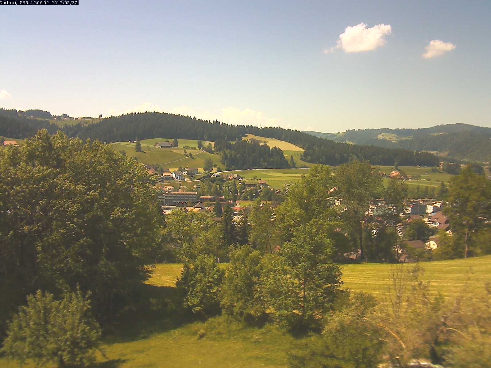 Webcam-Bild: Aussicht vom Dorfberg in Langnau 20170527-120601