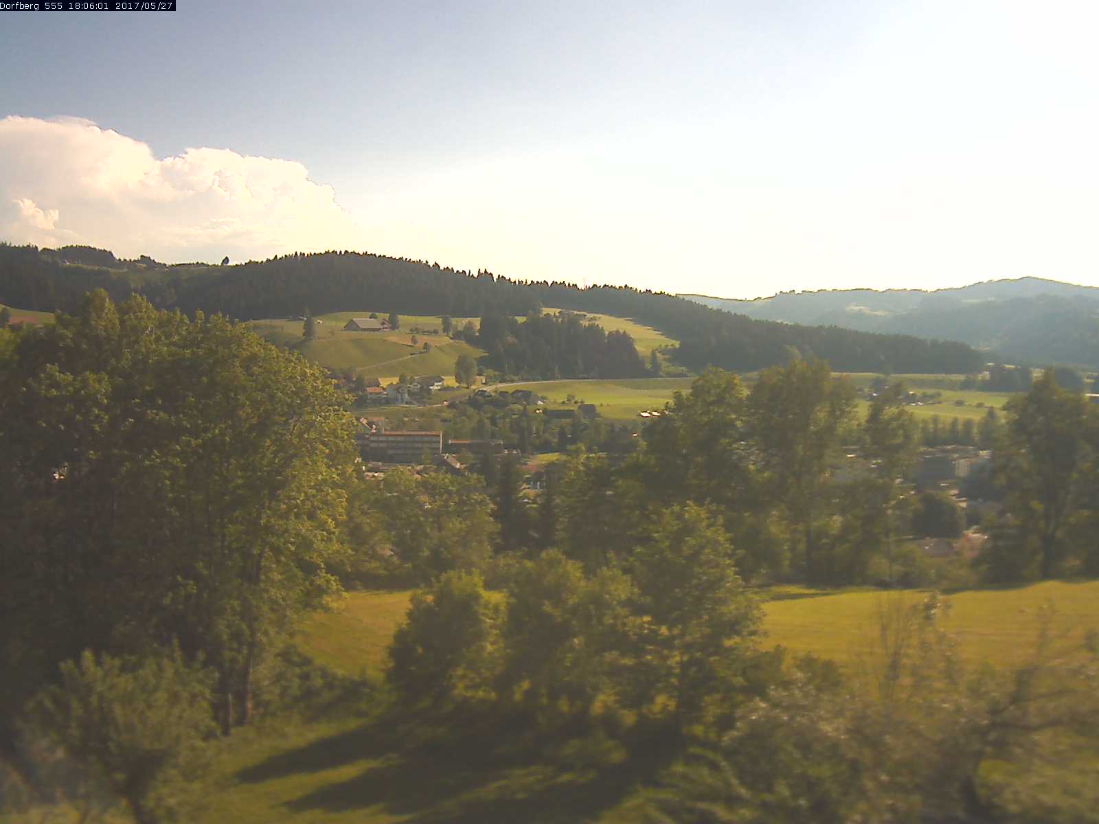 Webcam-Bild: Aussicht vom Dorfberg in Langnau 20170527-180601
