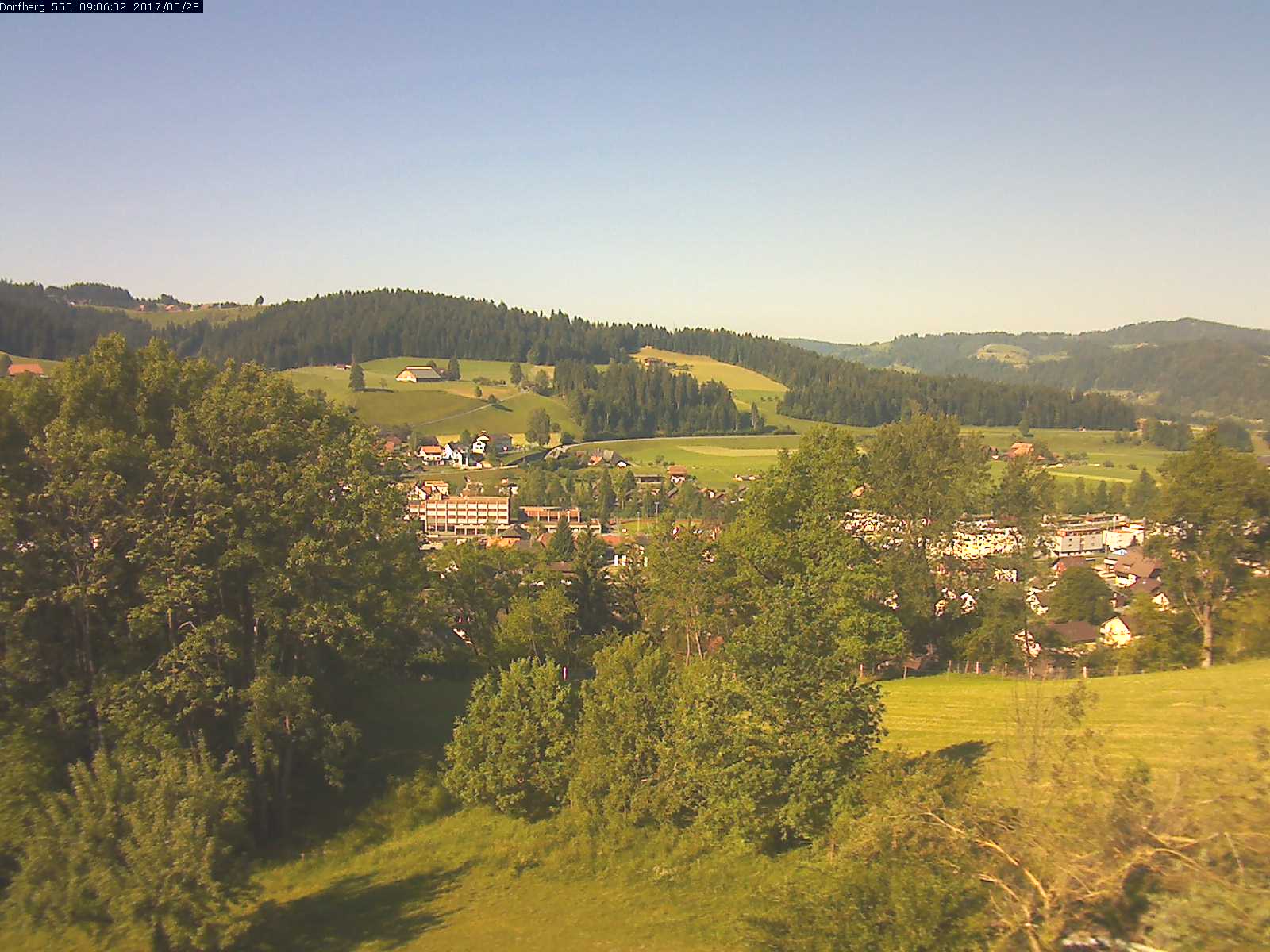 Webcam-Bild: Aussicht vom Dorfberg in Langnau 20170528-090601