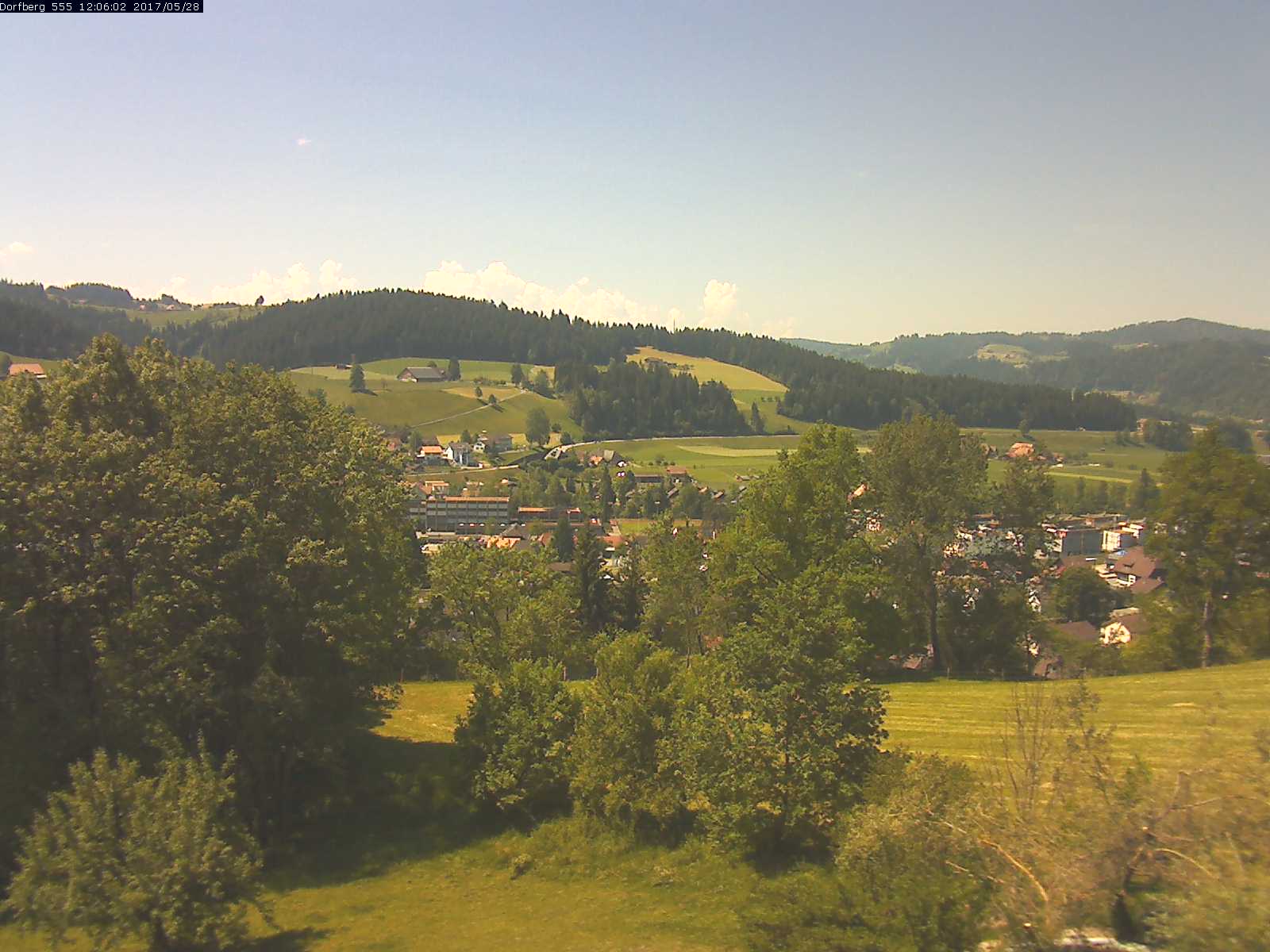 Webcam-Bild: Aussicht vom Dorfberg in Langnau 20170528-120601