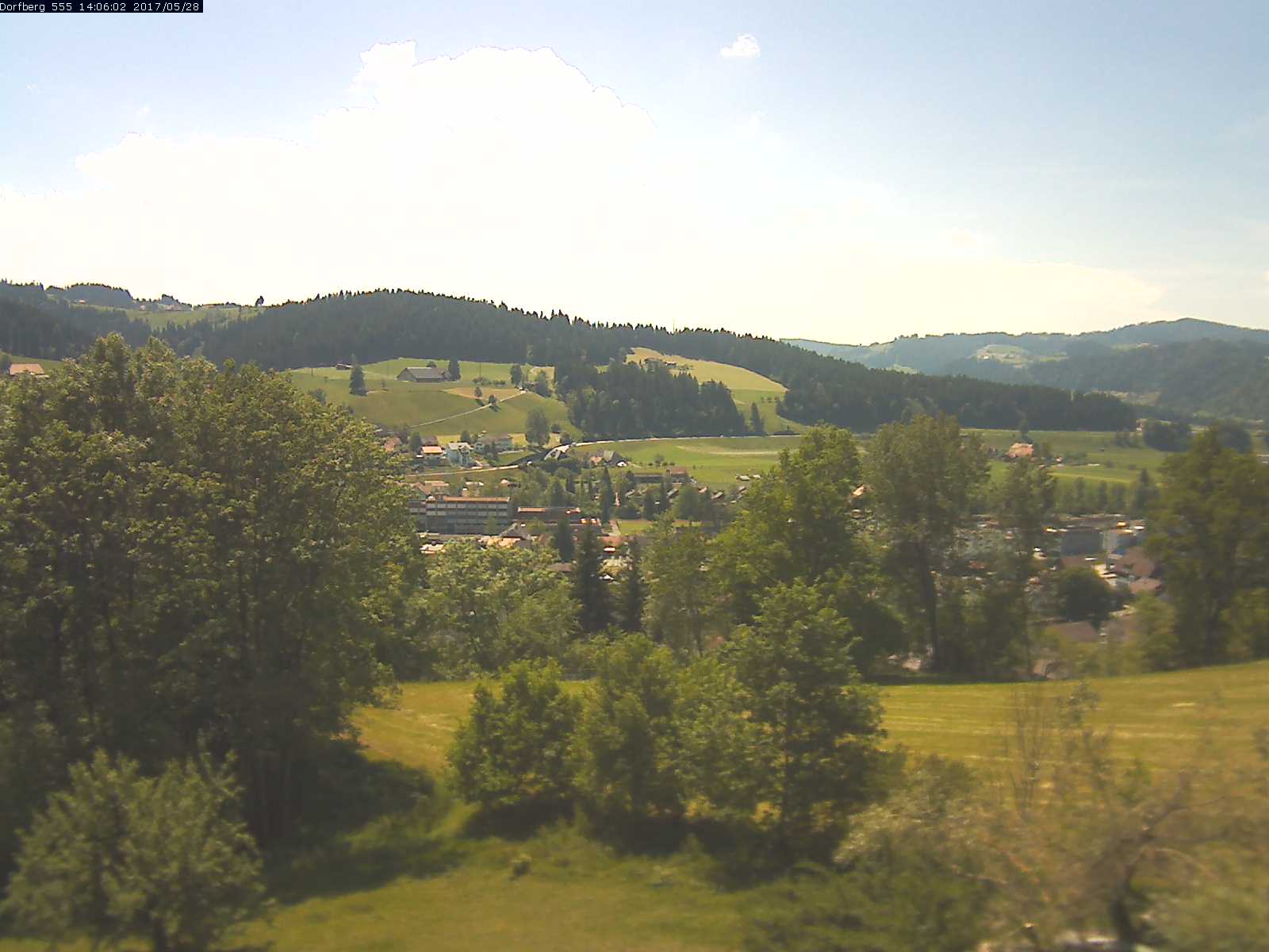 Webcam-Bild: Aussicht vom Dorfberg in Langnau 20170528-140601