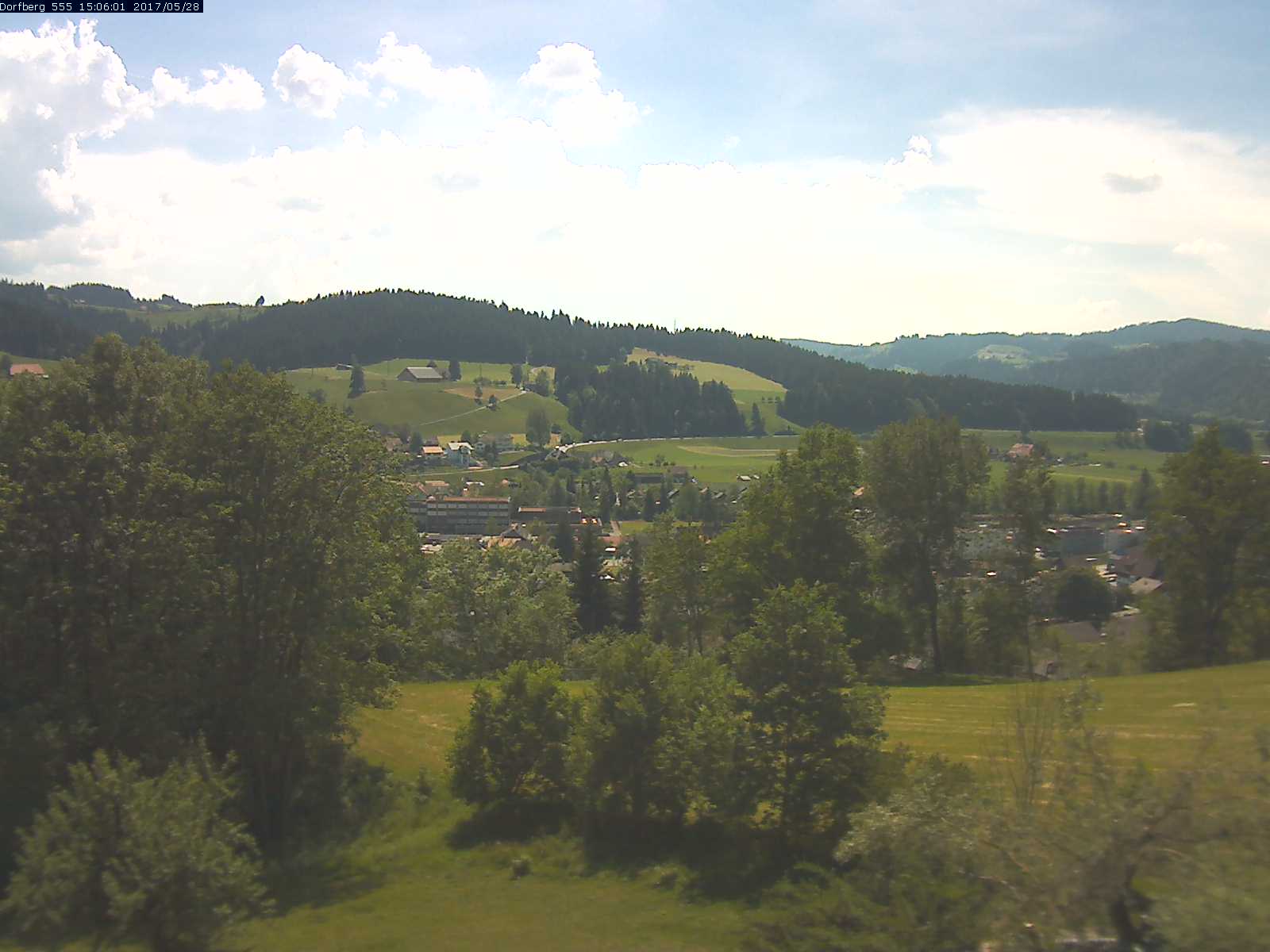 Webcam-Bild: Aussicht vom Dorfberg in Langnau 20170528-150601