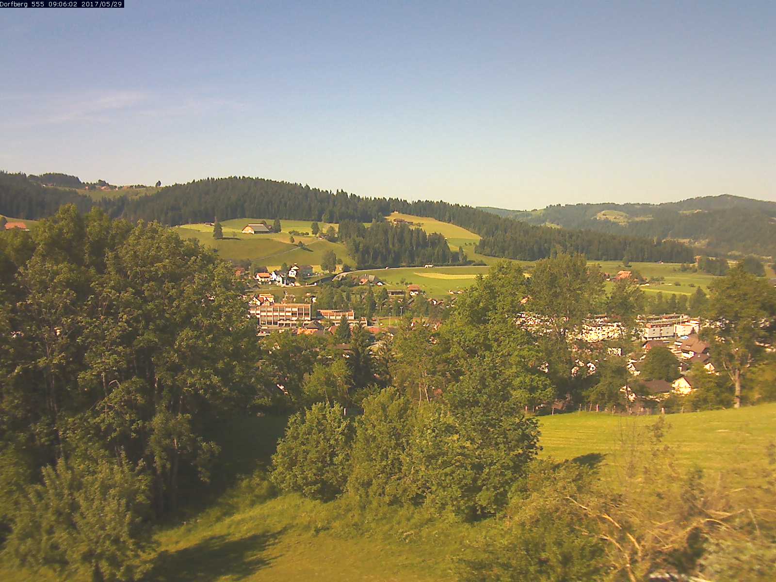 Webcam-Bild: Aussicht vom Dorfberg in Langnau 20170529-090601