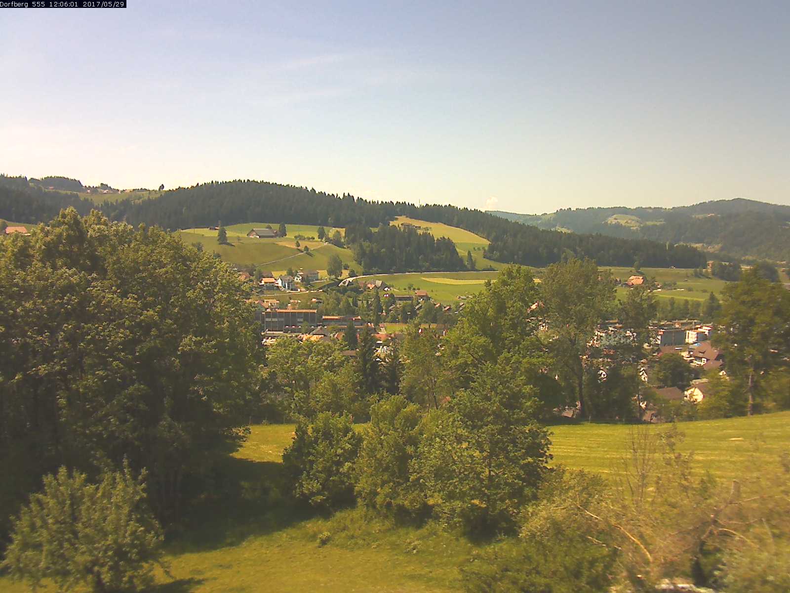 Webcam-Bild: Aussicht vom Dorfberg in Langnau 20170529-120601