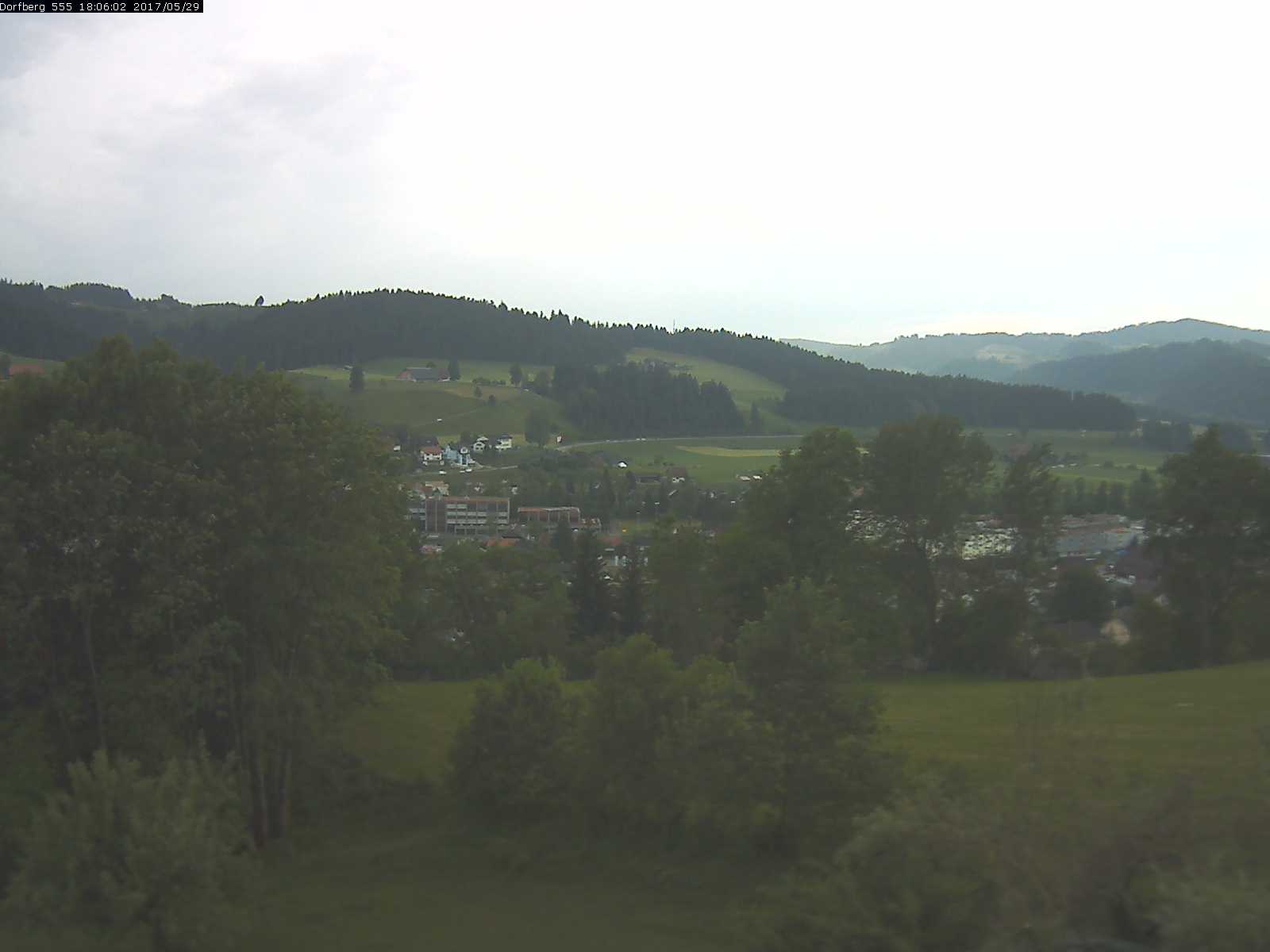 Webcam-Bild: Aussicht vom Dorfberg in Langnau 20170529-180601