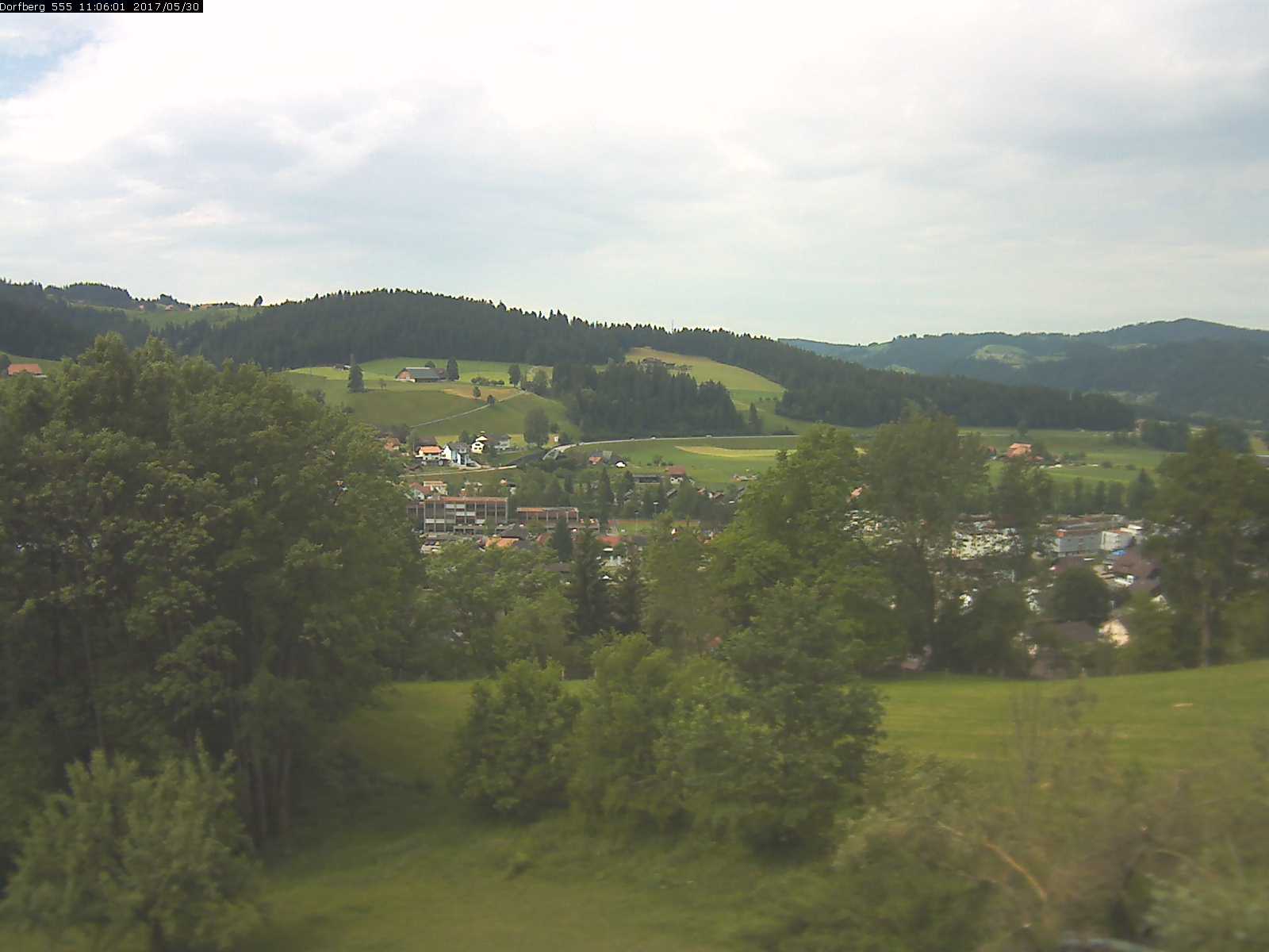 Webcam-Bild: Aussicht vom Dorfberg in Langnau 20170530-110601