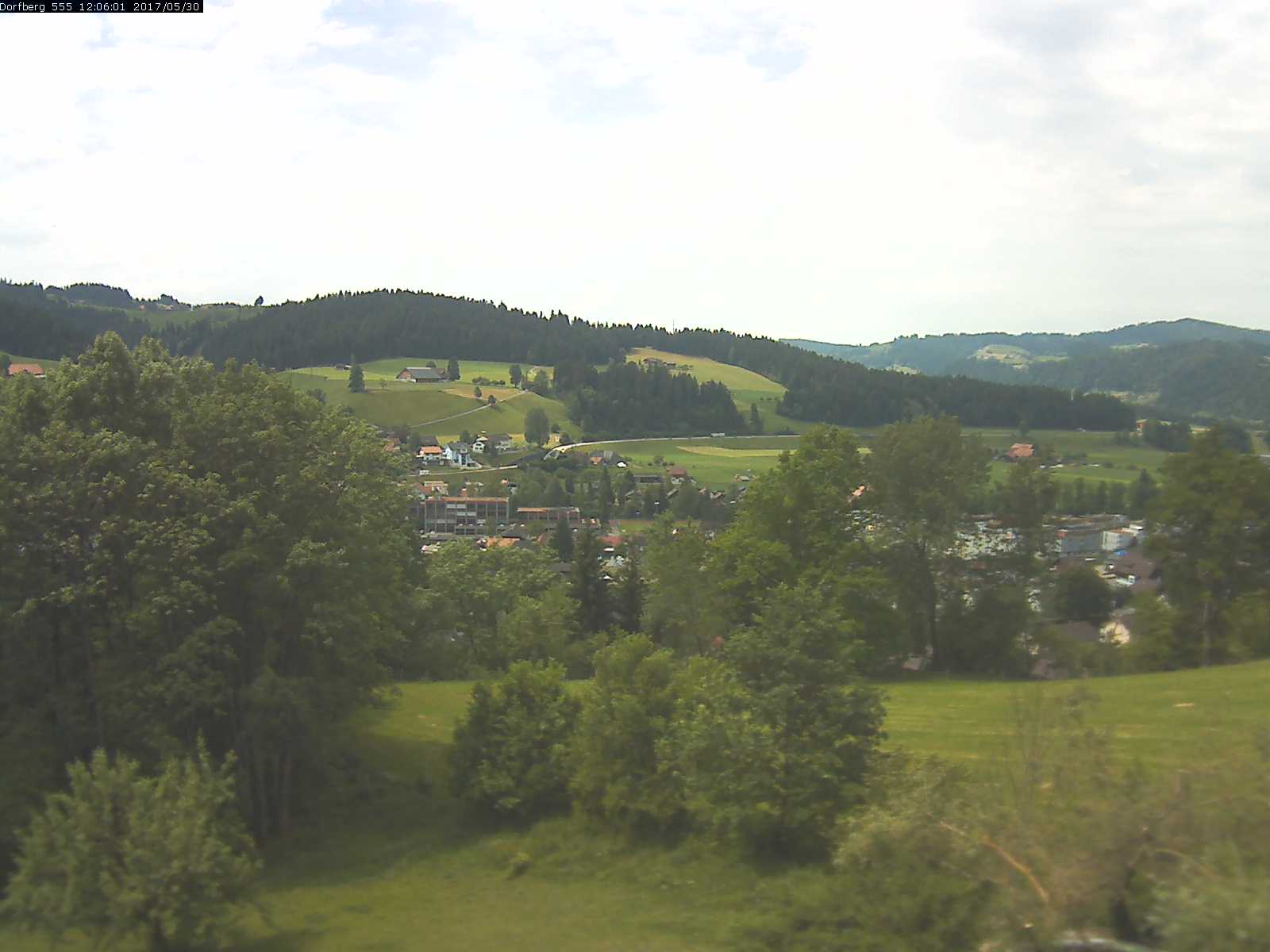 Webcam-Bild: Aussicht vom Dorfberg in Langnau 20170530-120601