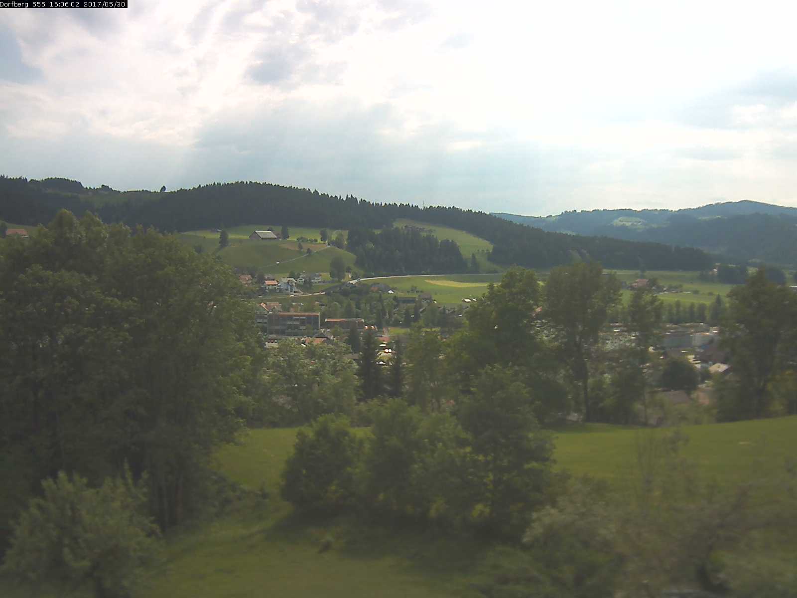 Webcam-Bild: Aussicht vom Dorfberg in Langnau 20170530-160601
