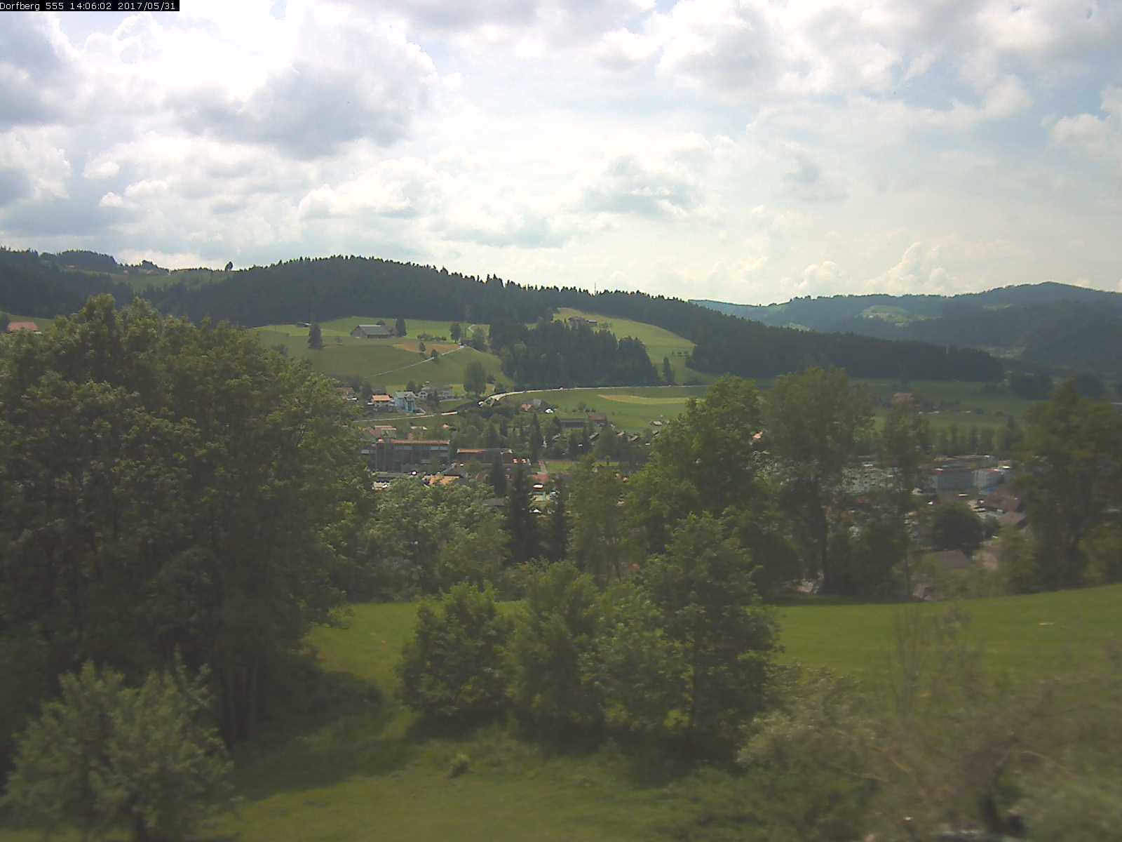 Webcam-Bild: Aussicht vom Dorfberg in Langnau 20170531-140601